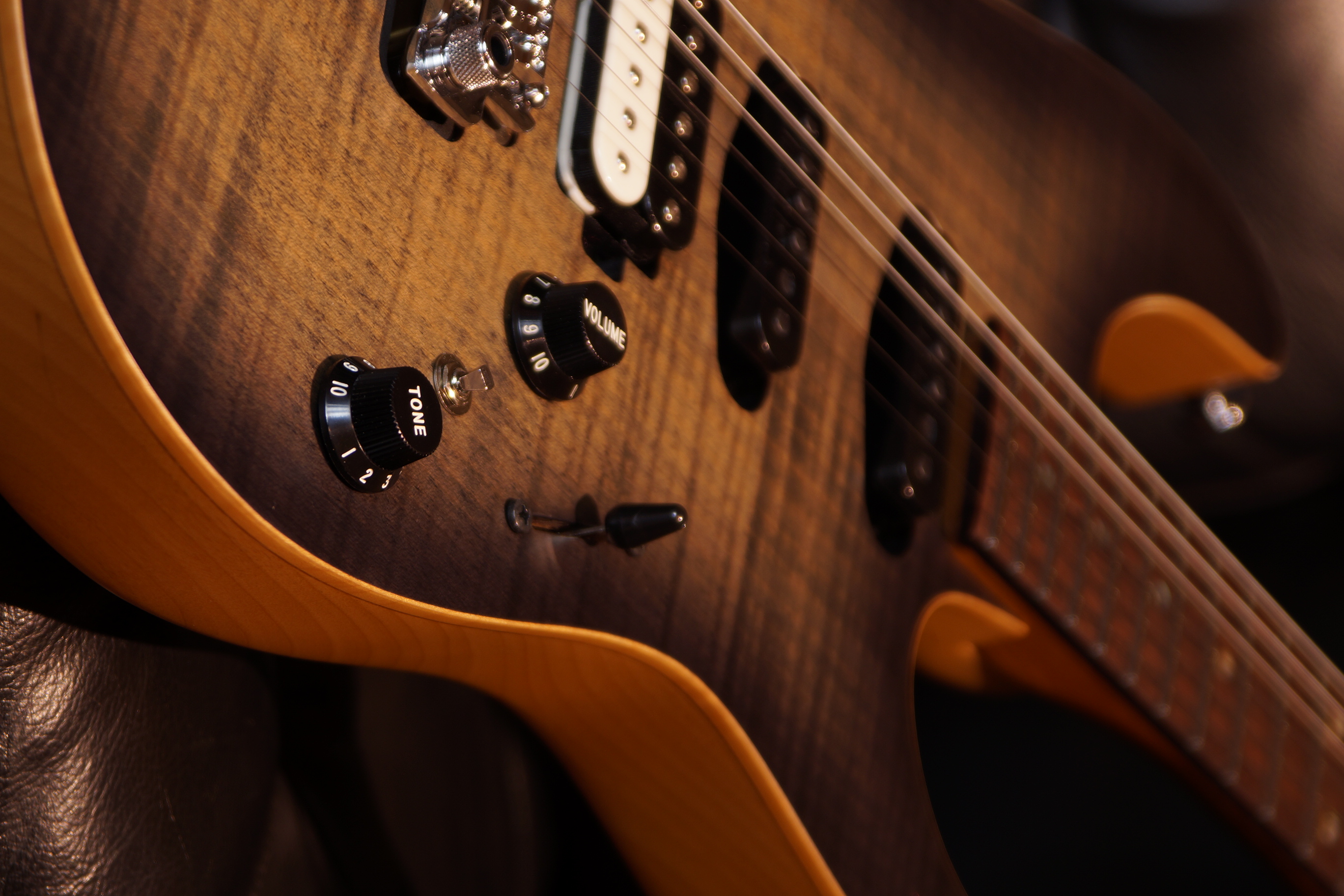 IBANEZ Tom Quayle Signature Charcoal Black Burst Flat B- Stock inkl. Koffer