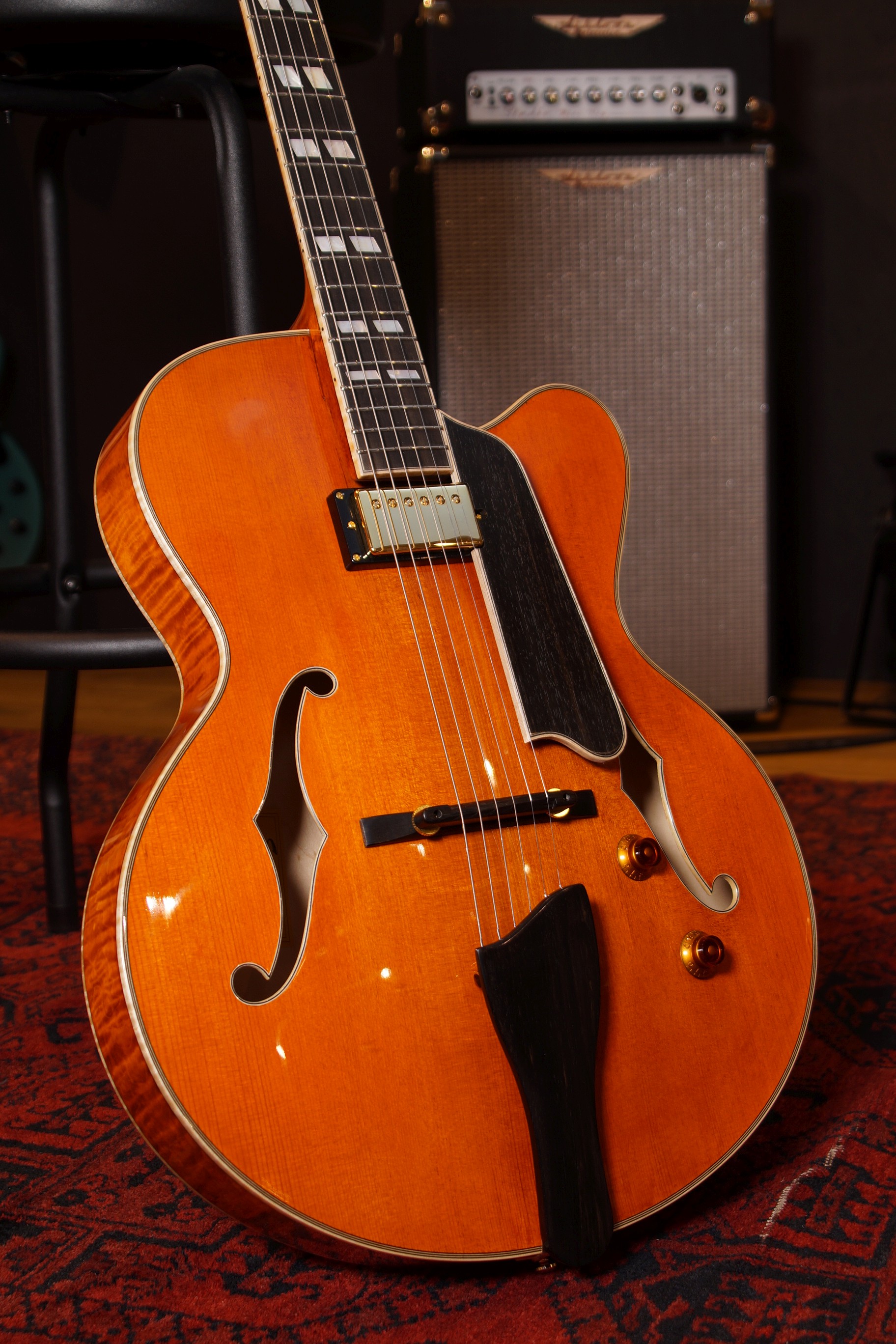 Eastman AR580CE-HB Archtop Honeyburst