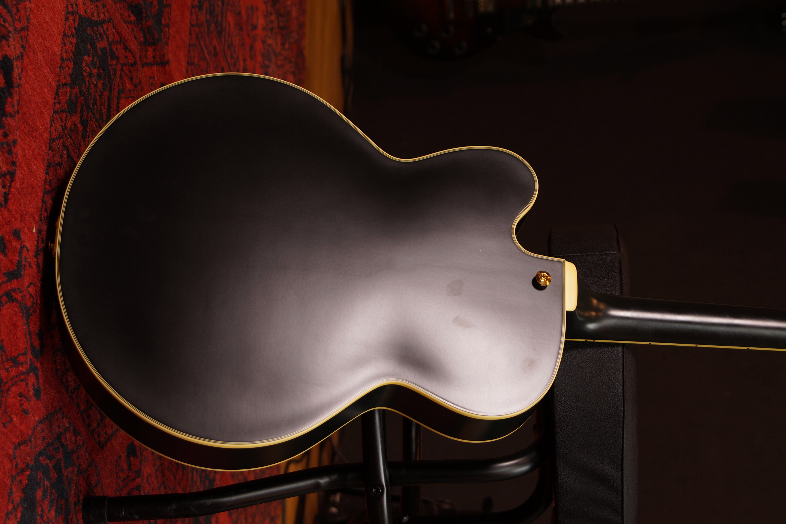 IBANEZ Pat Metheny Signature Black Low Gloss + Koffer, B-Stock