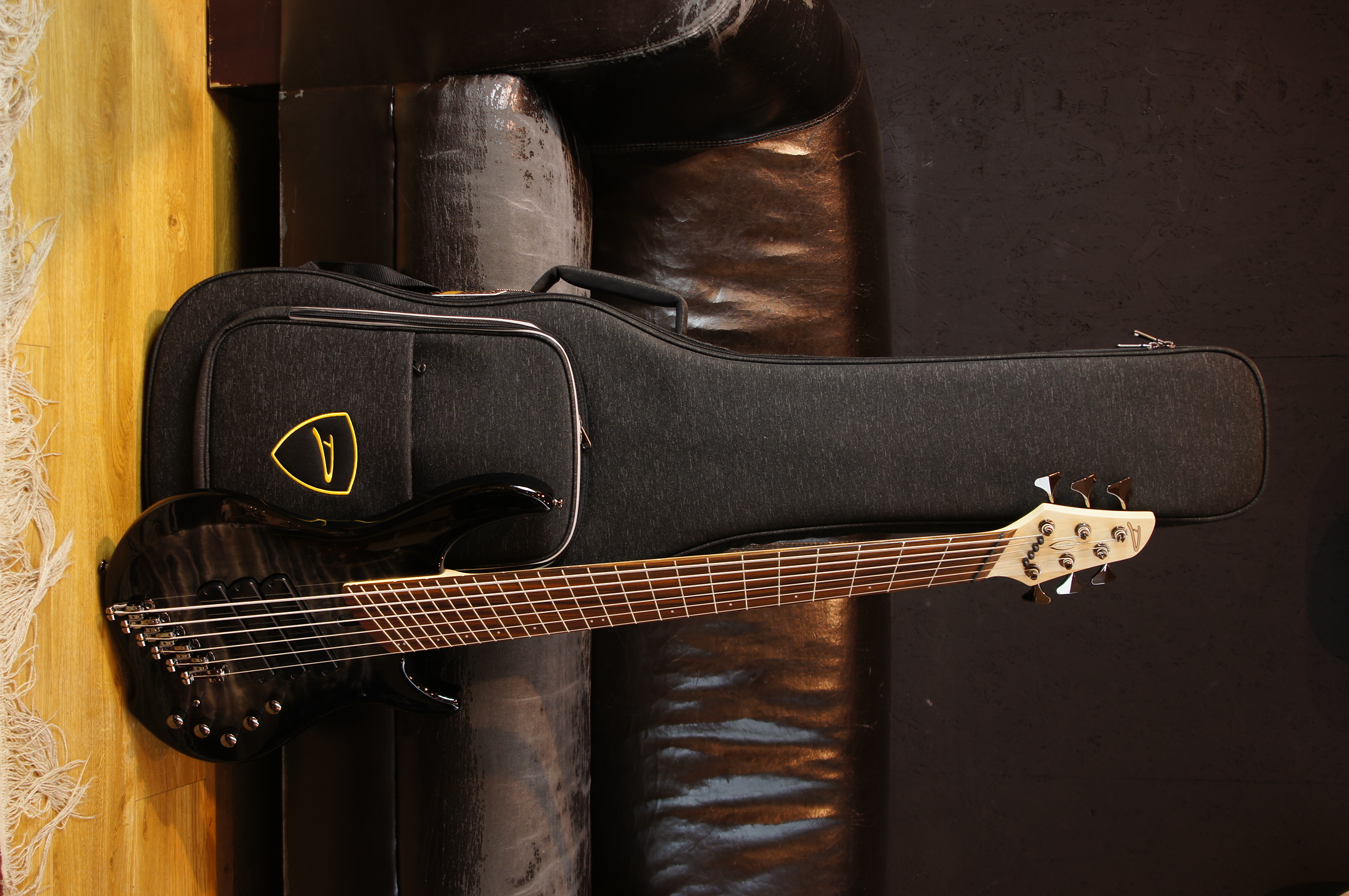 Dingwall CB3 Combustion 6-String 3 Pickups Pau Ferro Black Burst