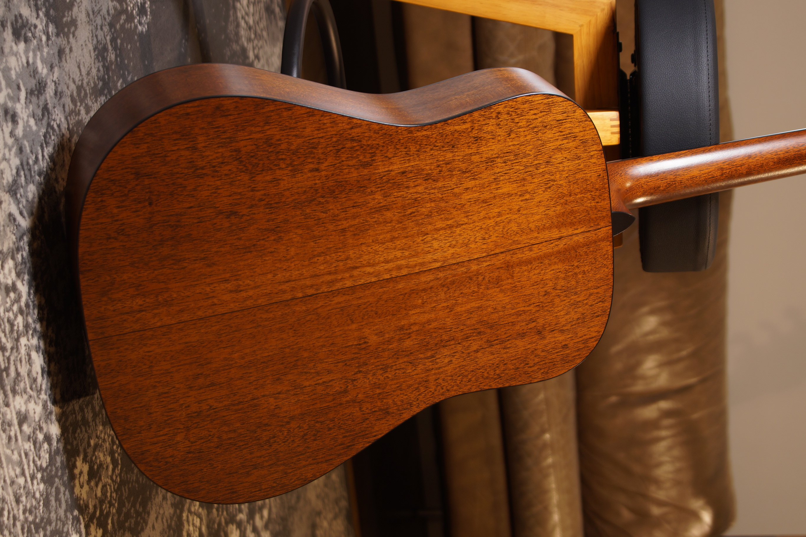 Martin D-18 Street Legend