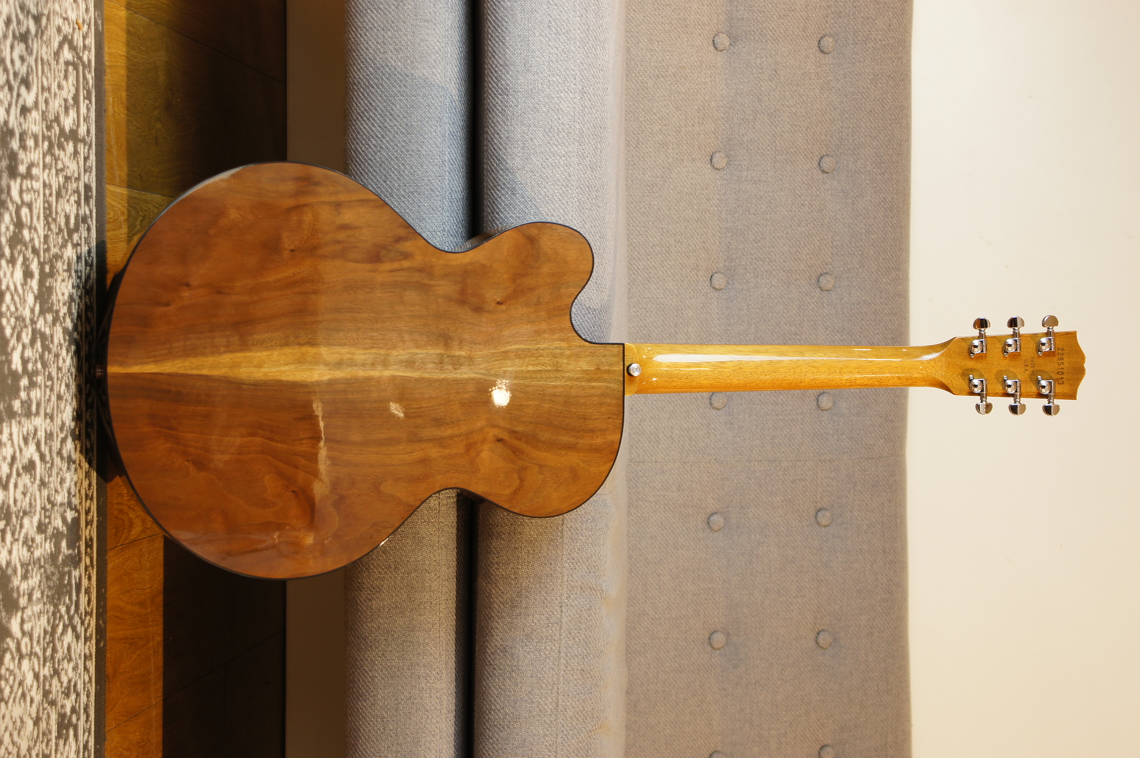 Gibson J-185 EC Modern Walnut Antique Natural