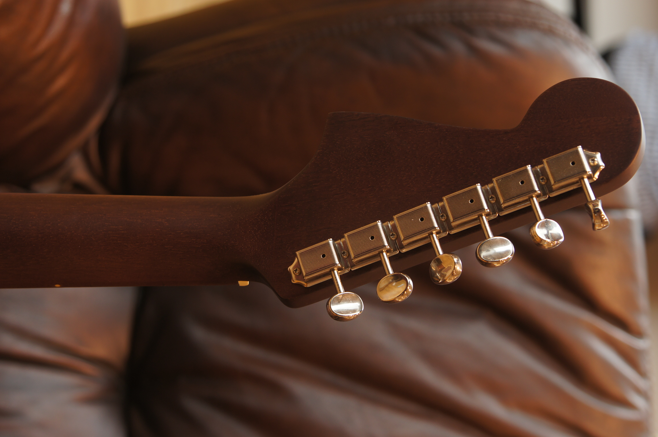 Fender Redondo Player, Walnut Fingerboard, Tortoiseshell Pickguard, Lake Placid Blue