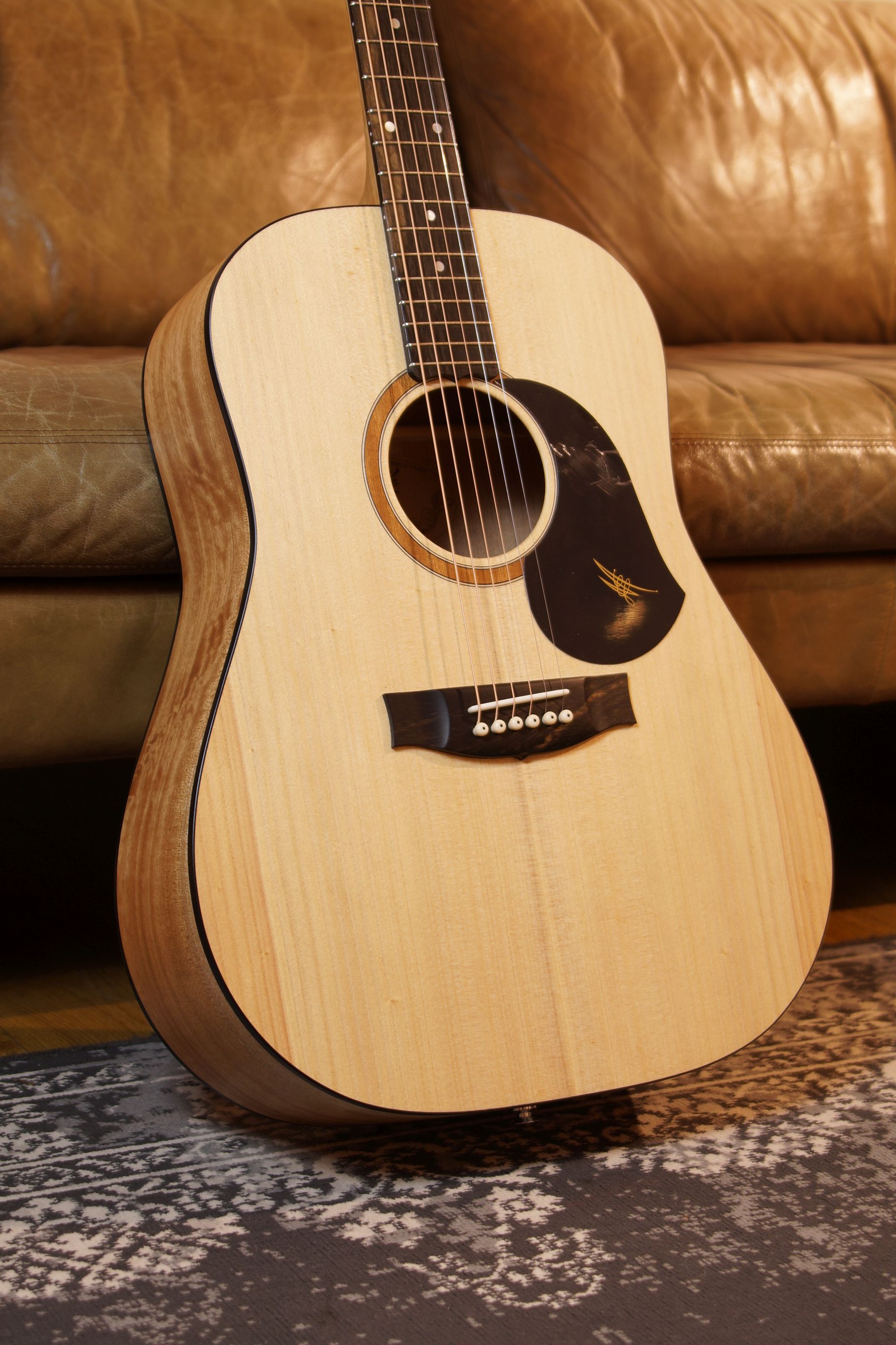 Maton SRS 60