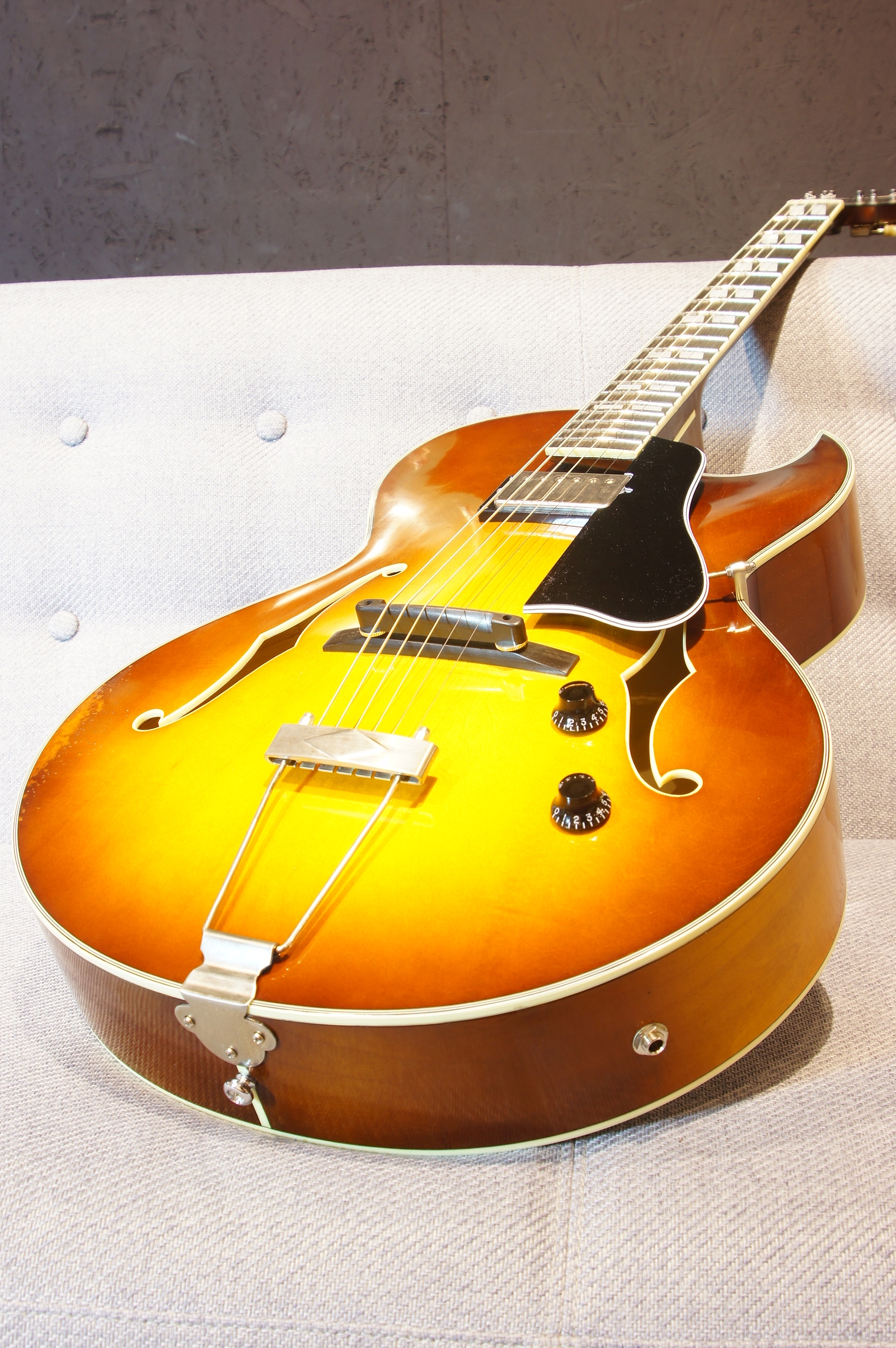 Eastman T49D/V-GB Archtop Goldburst aged