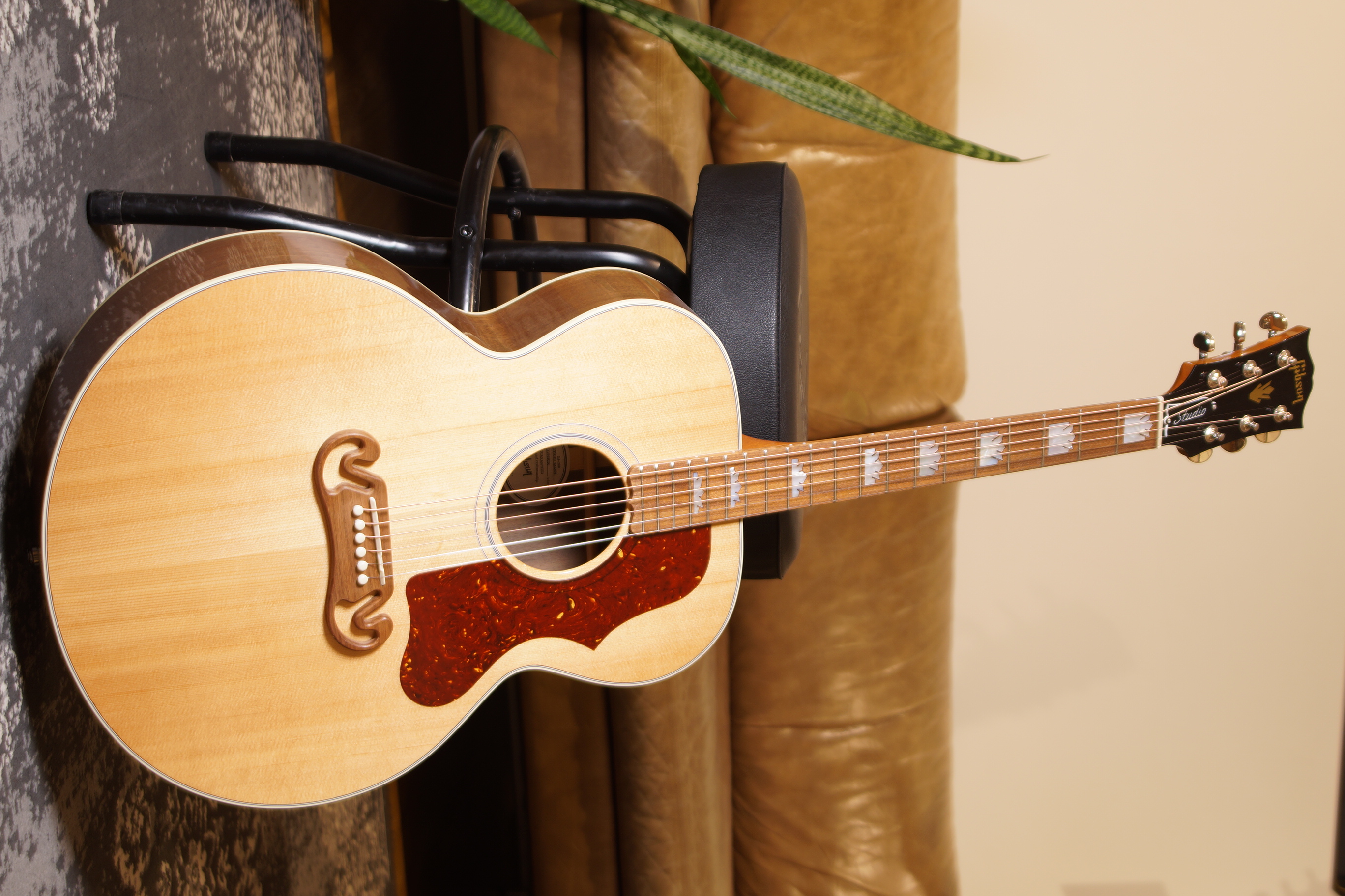 Gibson SJ-200 Studio Walnut Antique Natural