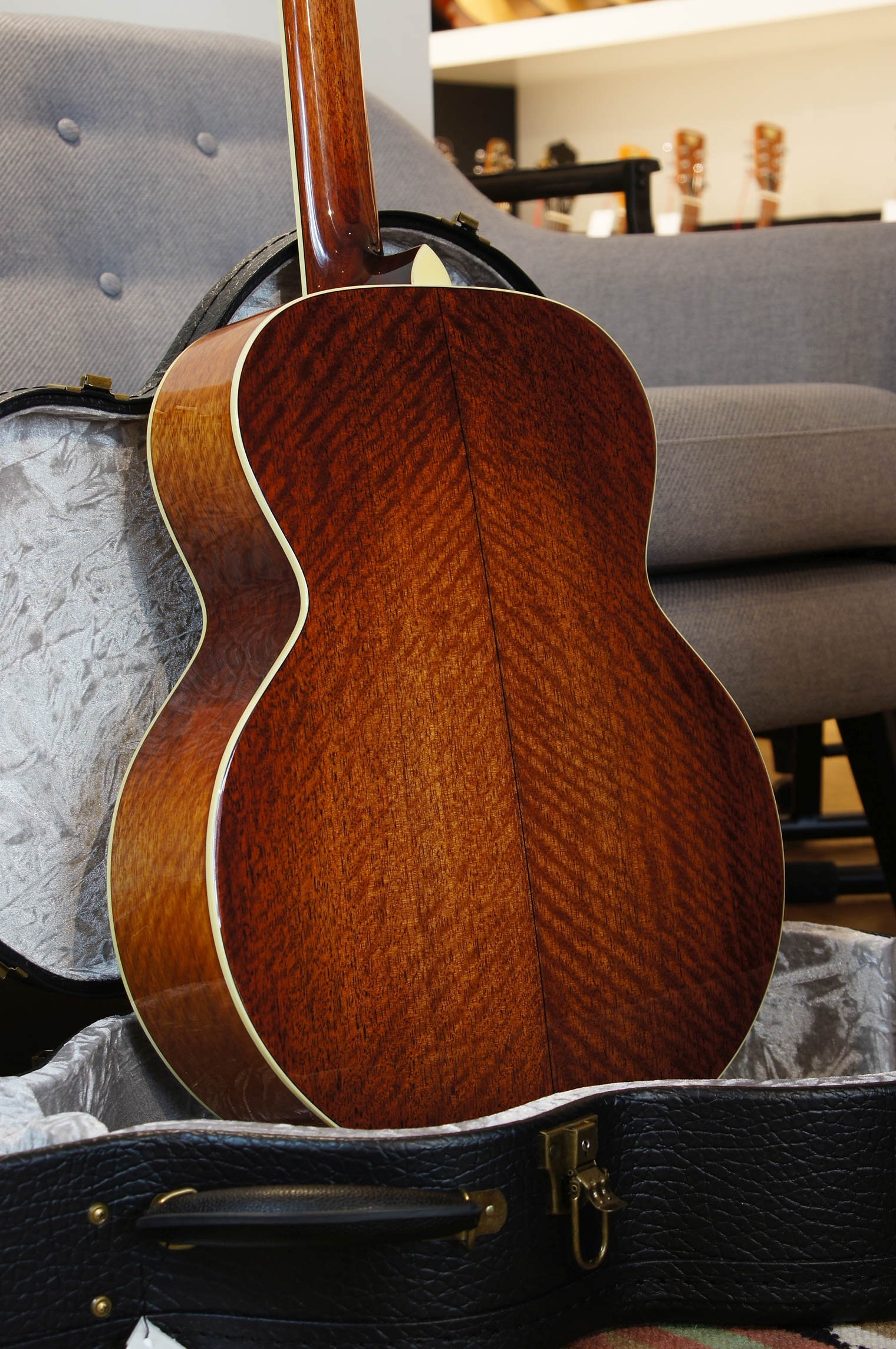 Eastman AC330E-12 12-String mit Tonabnehmer & Koffer