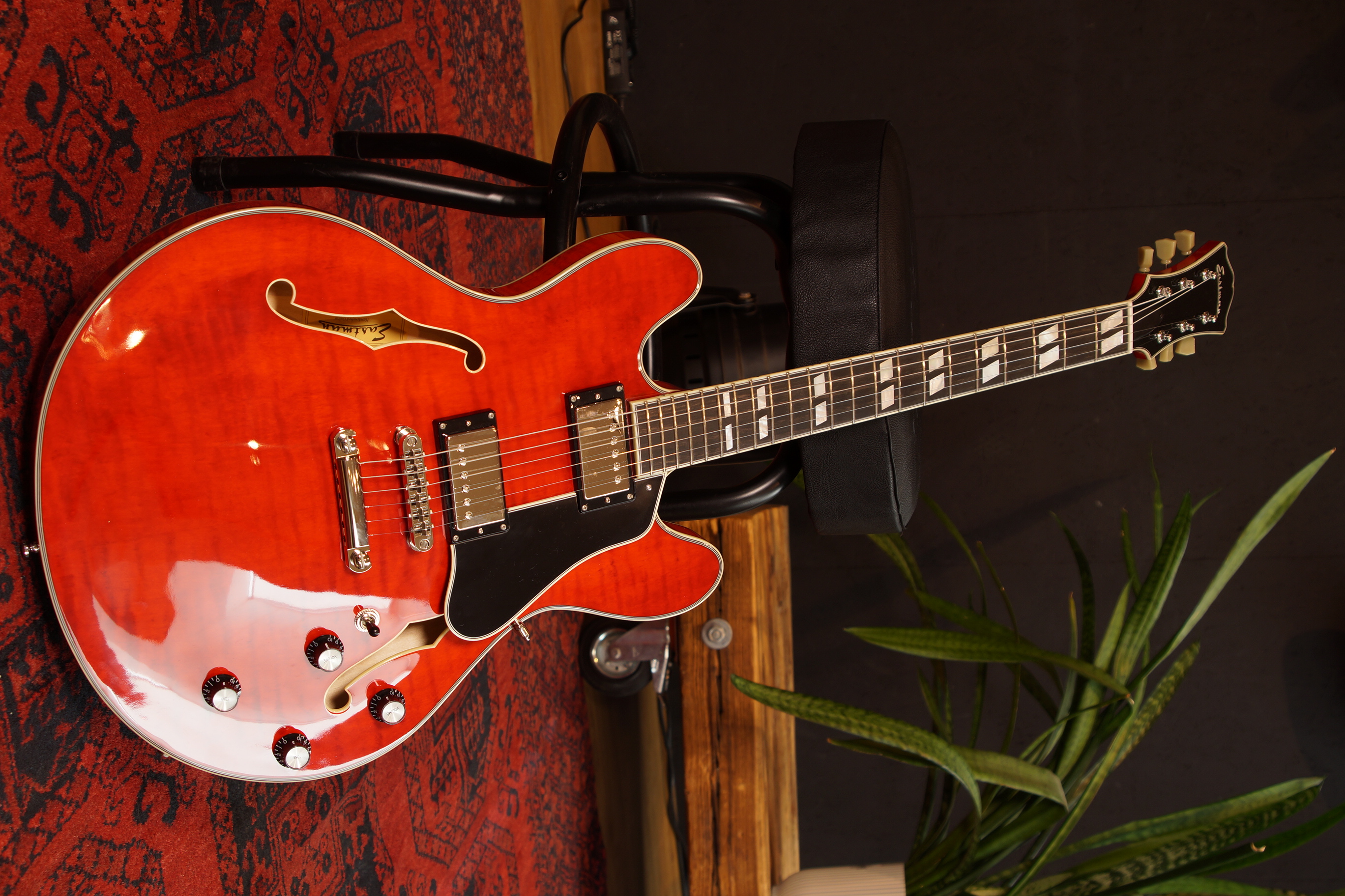 Eastman T486 Cherry Red - inklusive Case