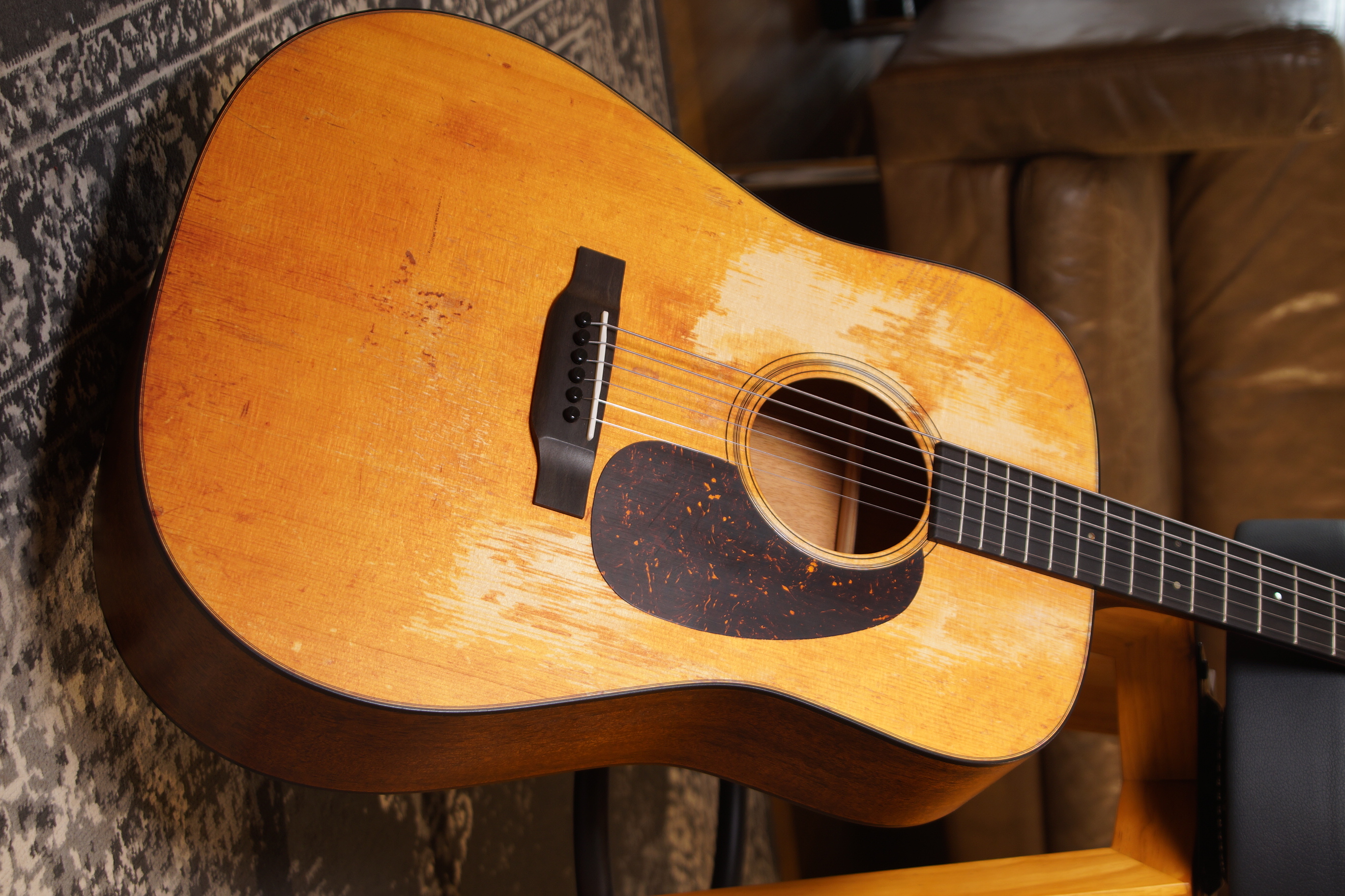 Martin D-18 Street Legend