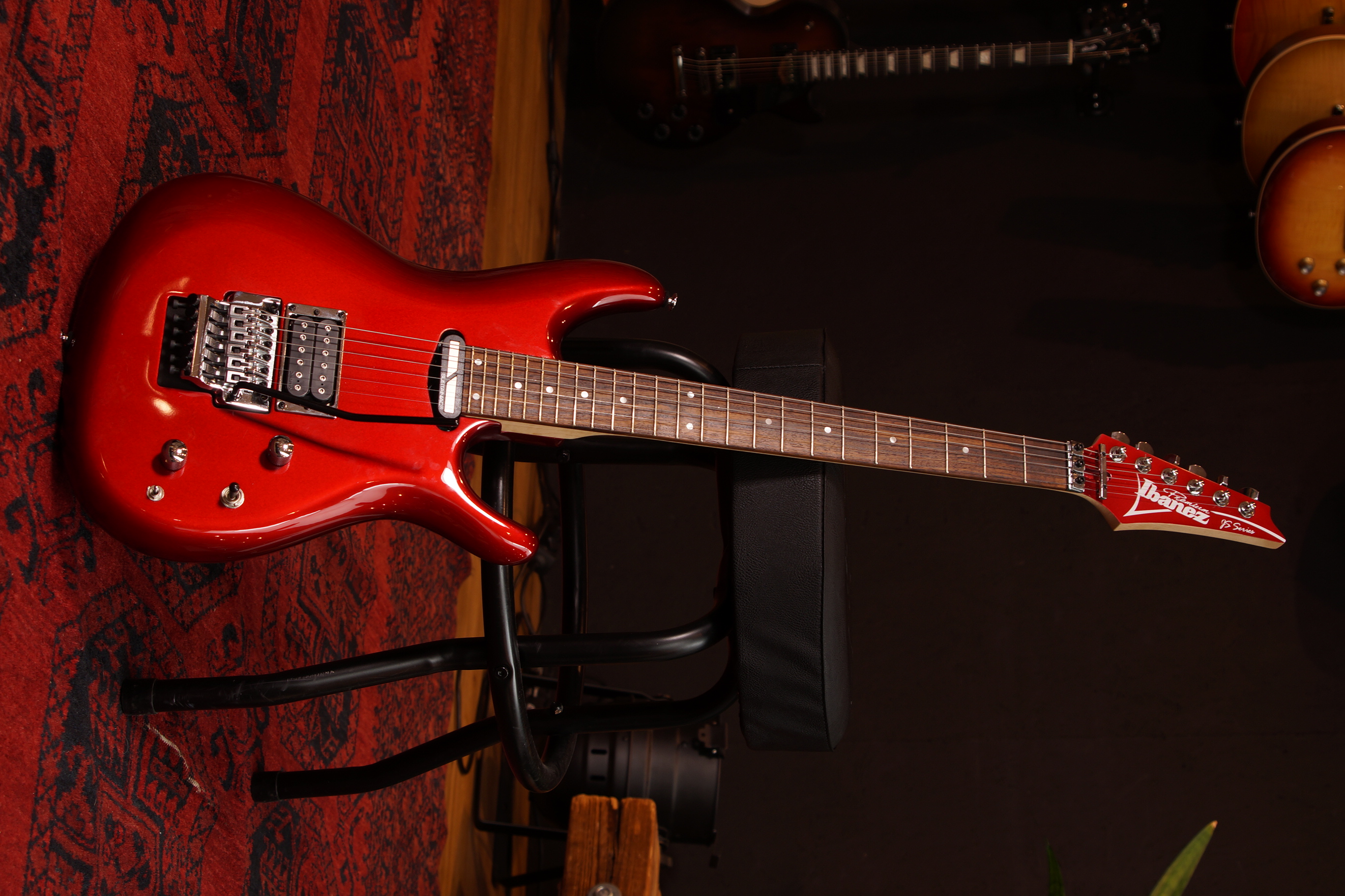 IBANEZ Joe Satriani Signature E-Gitarre 6-String - Candy Apple + Gigbag, B-Stock