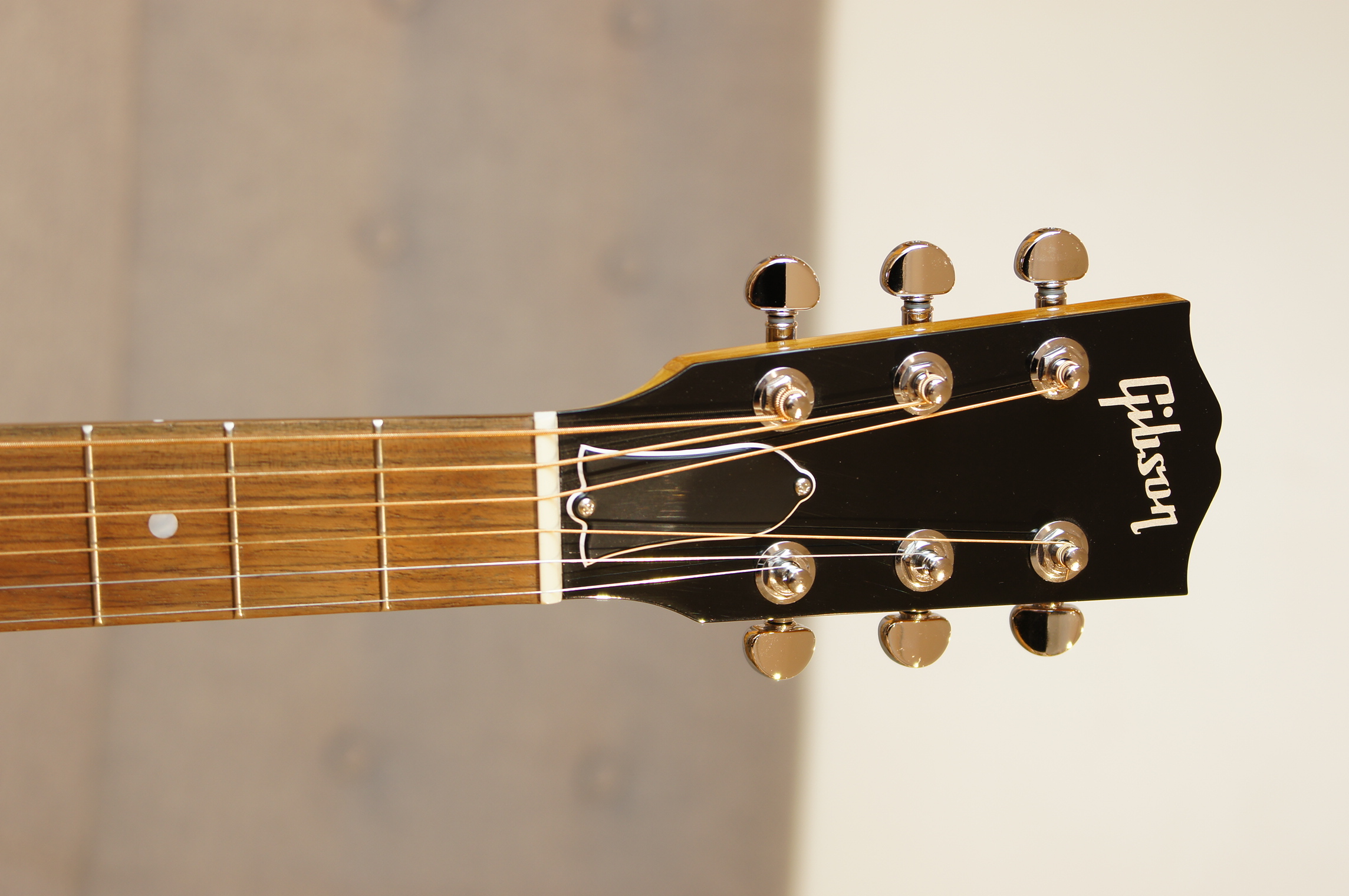 Gibson J-185 EC Modern Walnut Antique Natural