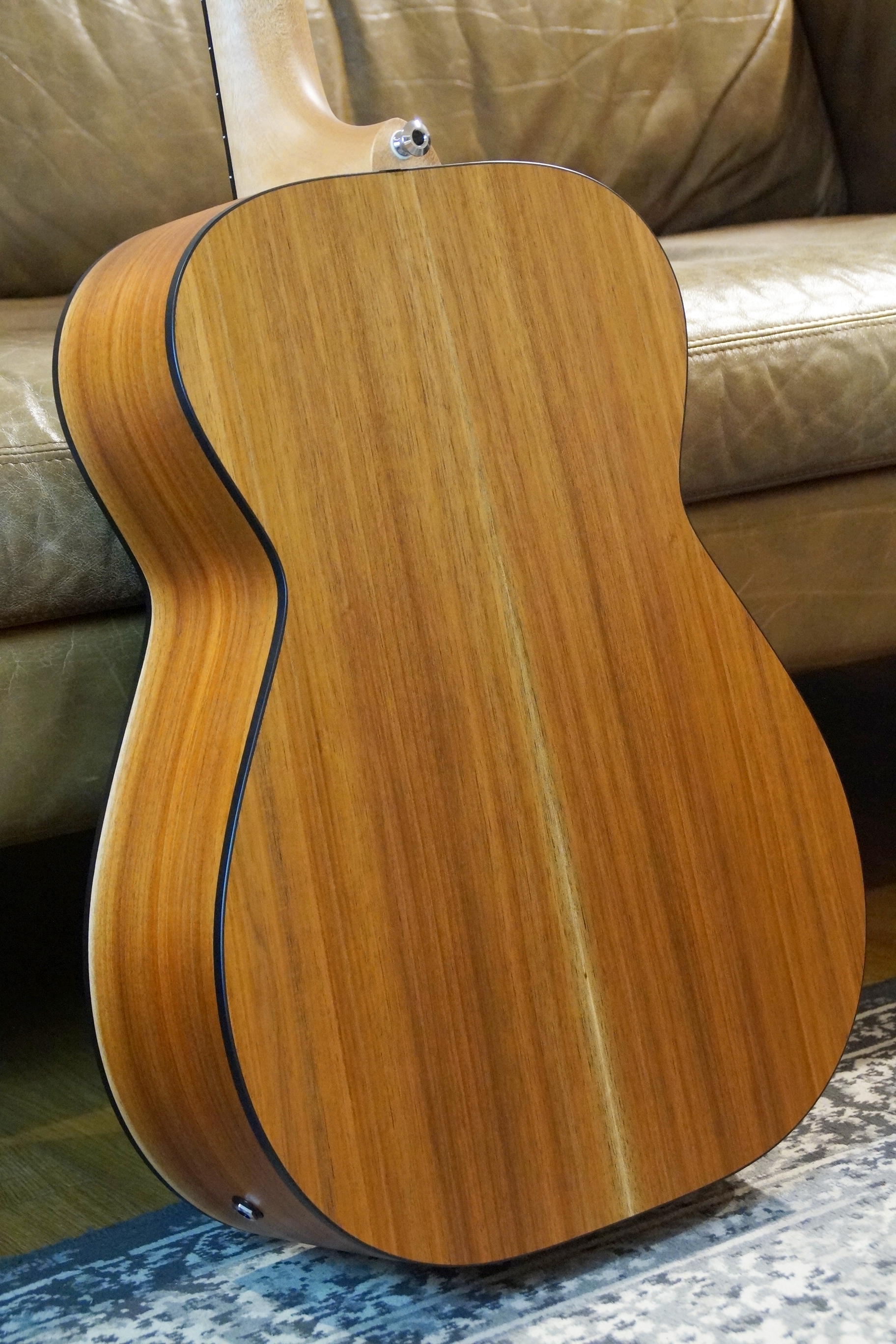 Maton EBW 808