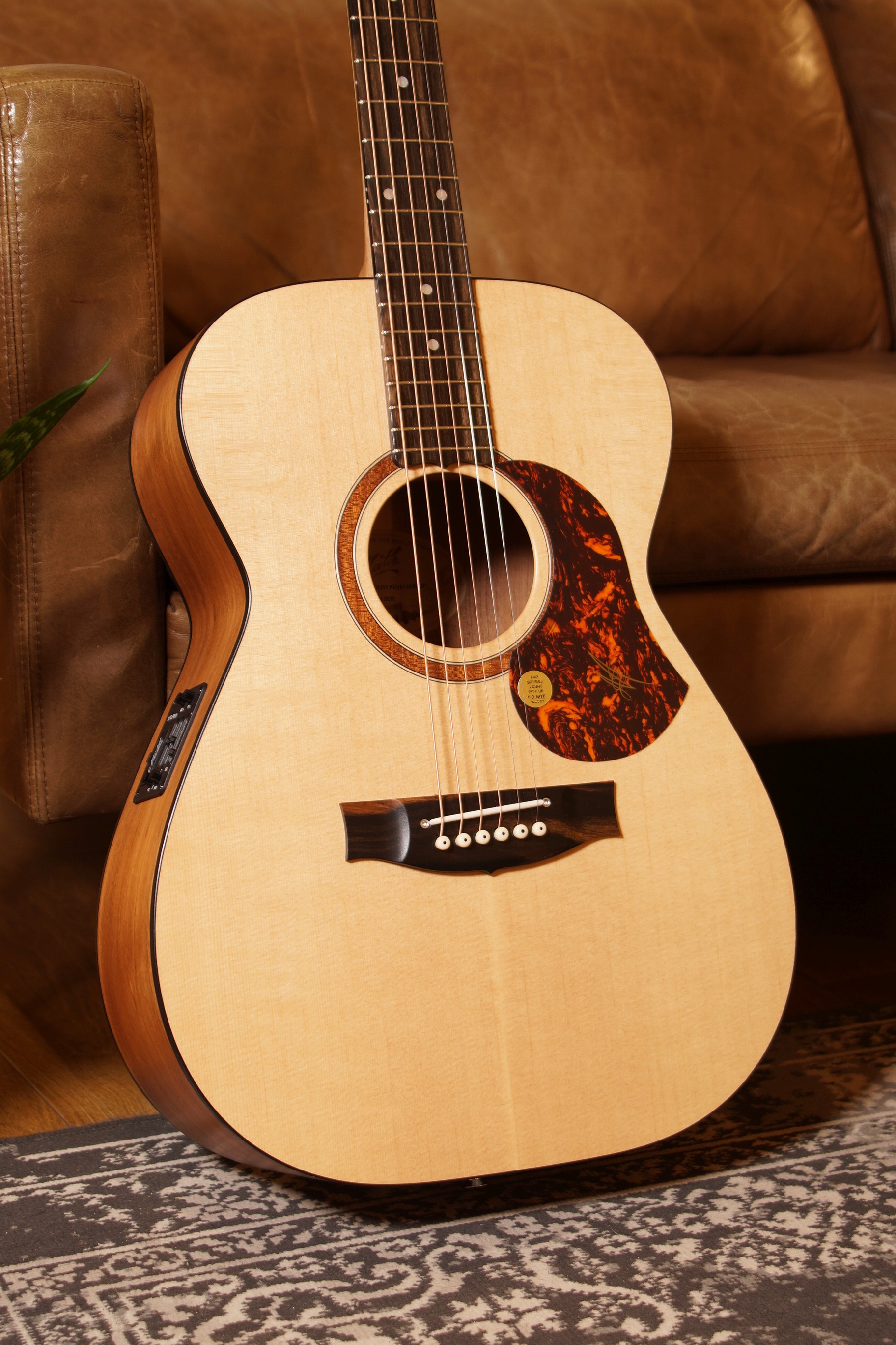 Maton SRS 808