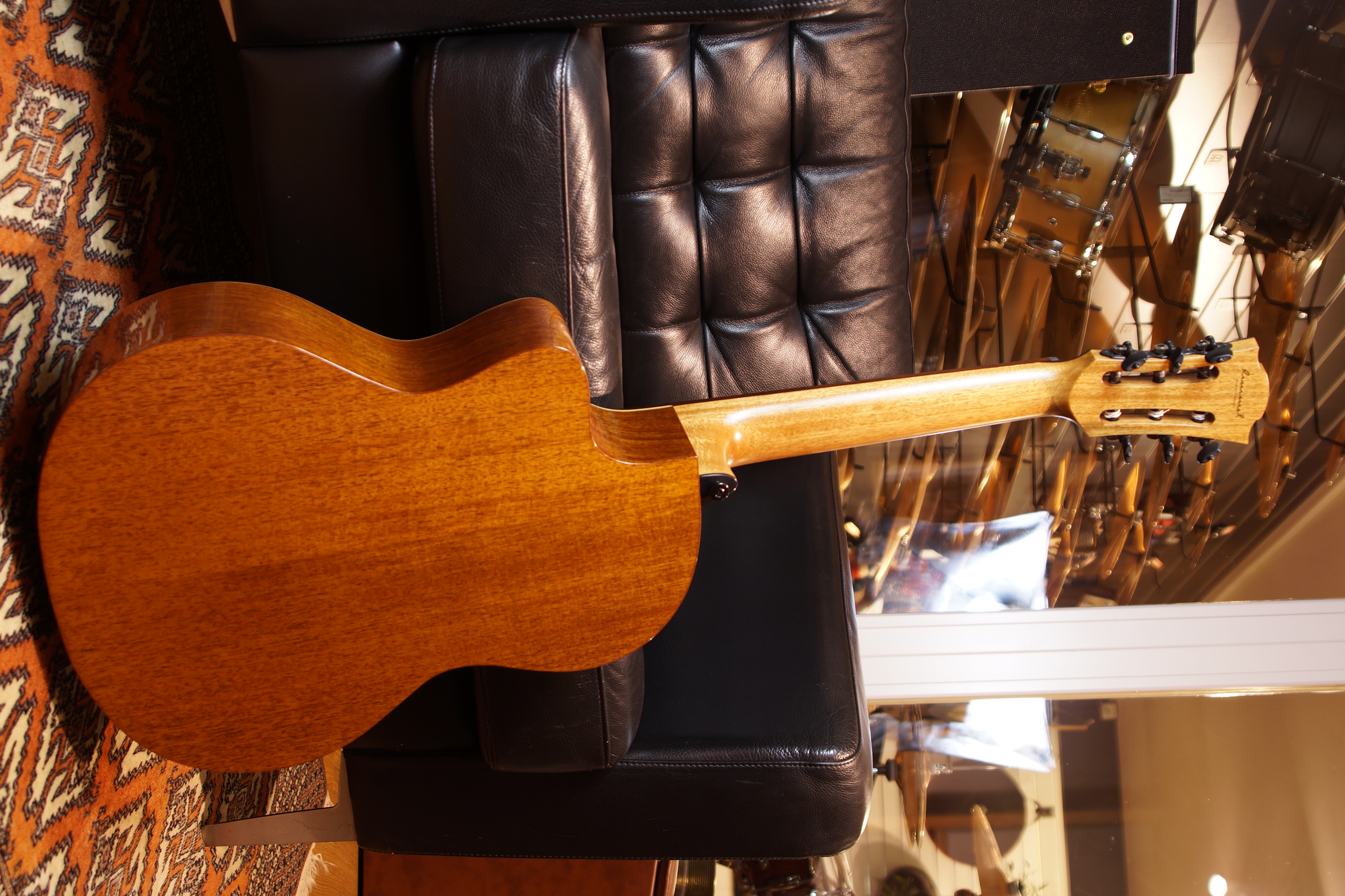 LÂG - GLA OC88CE Konzertgitarre mit Pickup