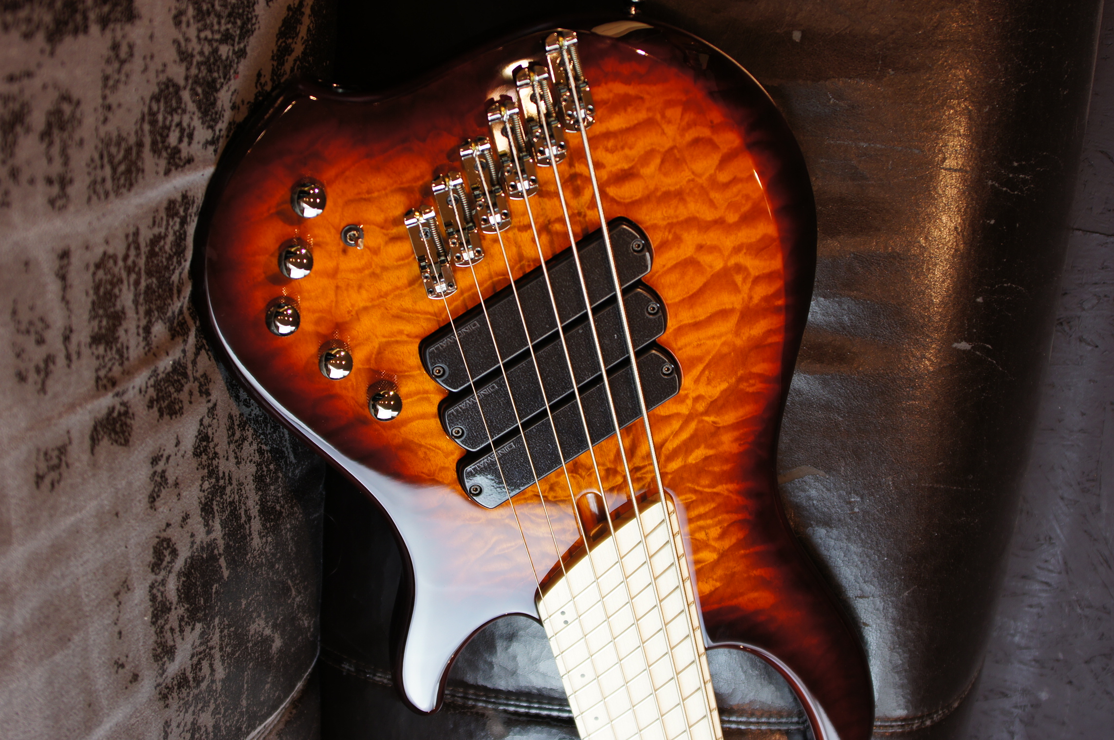 Dingwall CB3 Combustion 6-String 3 Pickups Mapleneck Vintage Burst