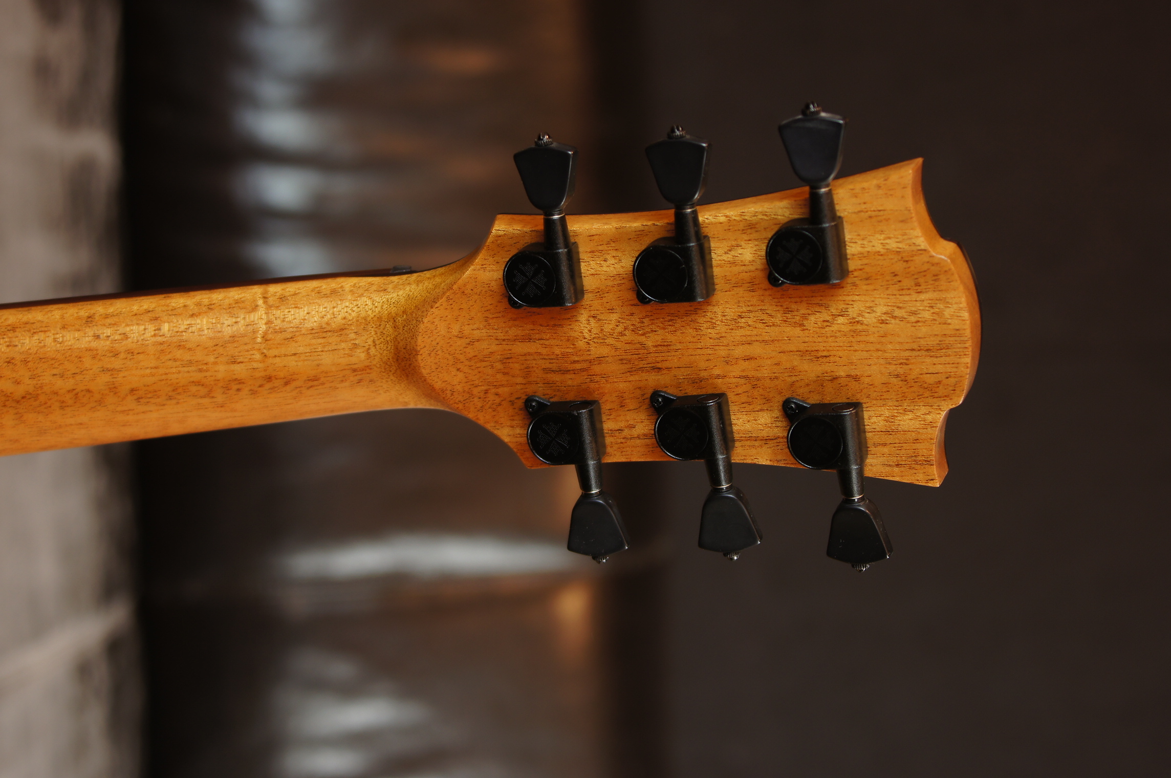 LAG Westerngitarre Tramontane 118 Auditorium schwarz