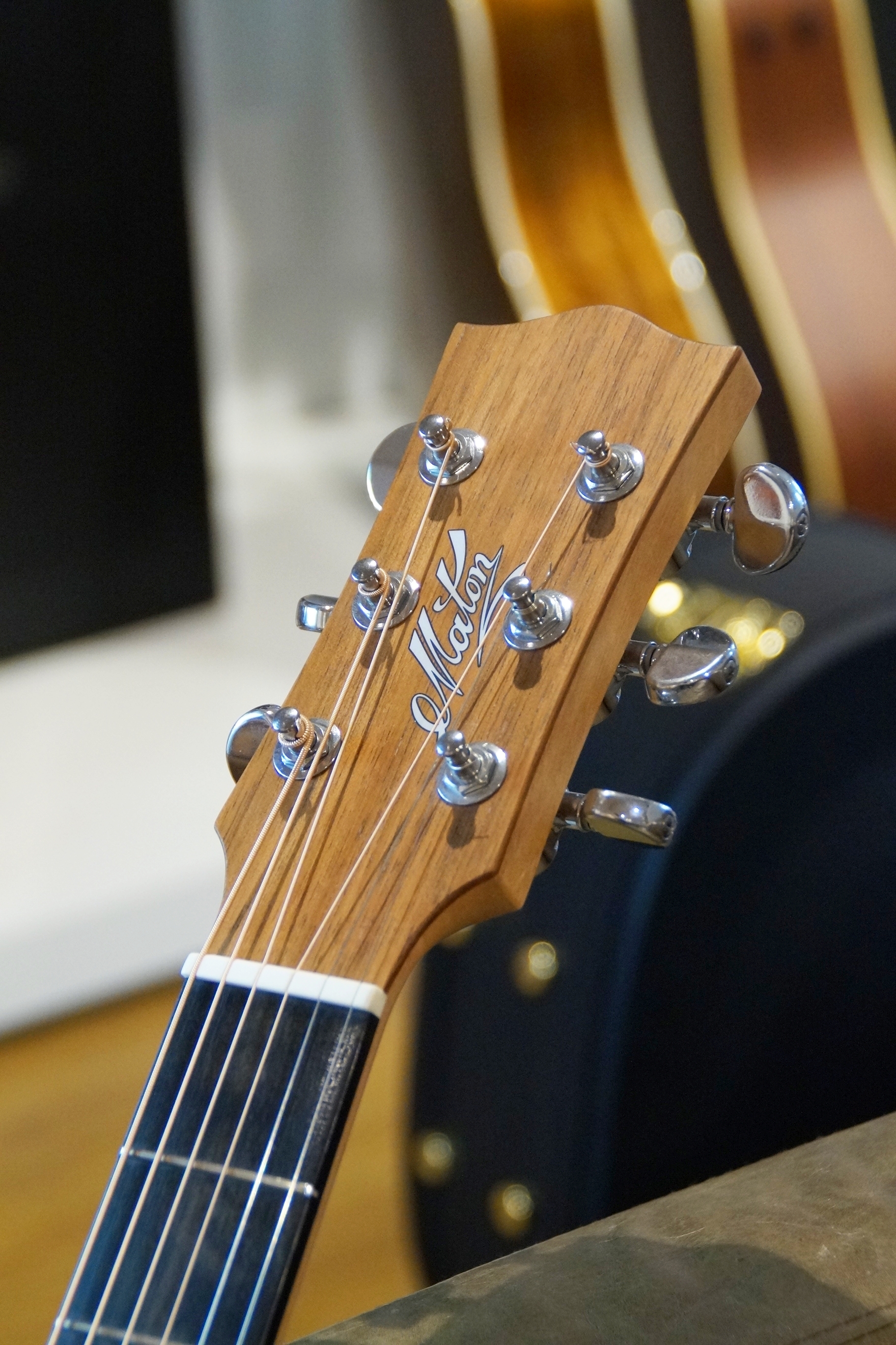 Maton EBW 808