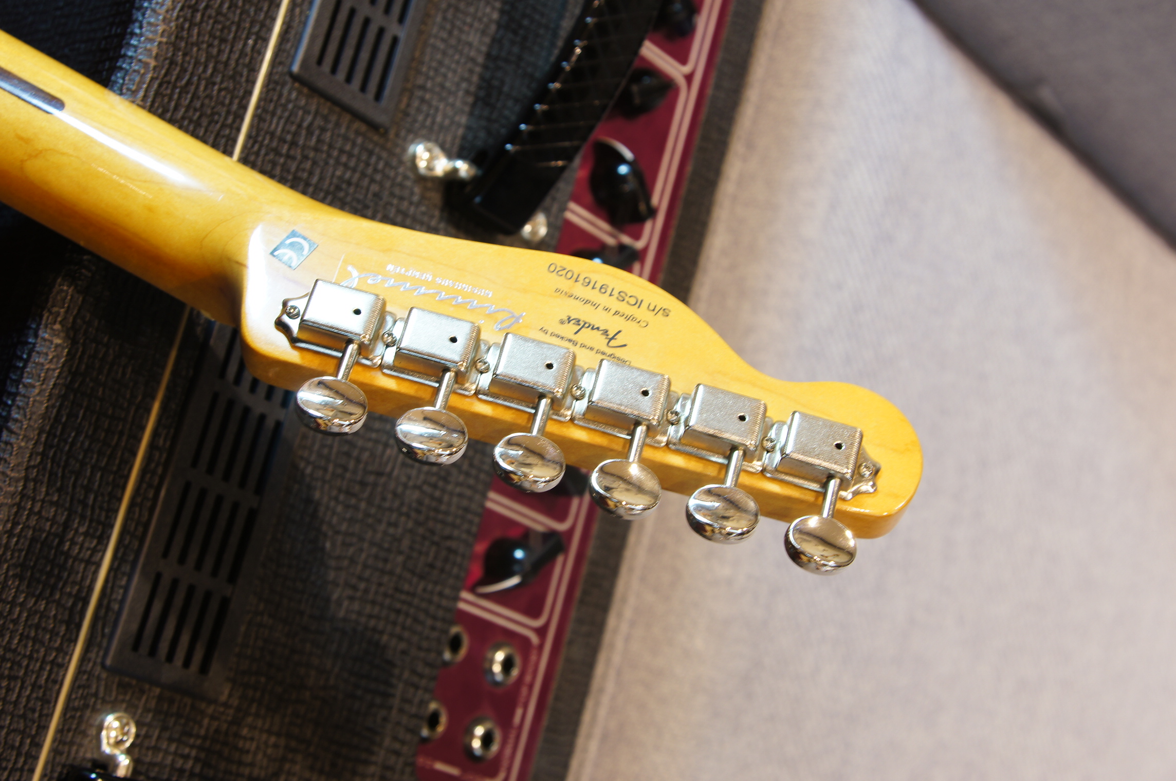 Squier Classic Vibe '70s Telecaster® Custom, Maple Fingerboard, 3-Color Sunburst