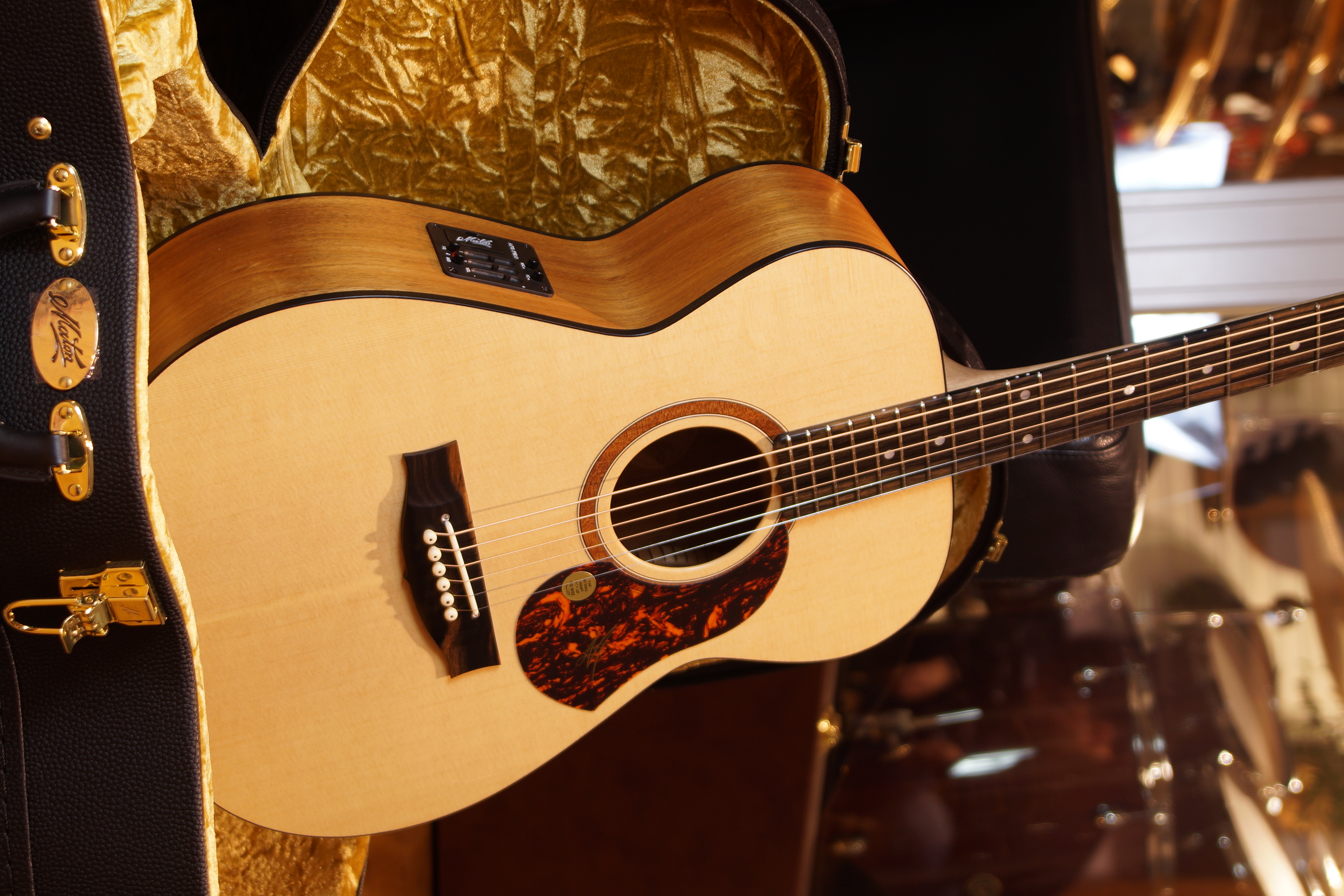 Maton SRS 808
