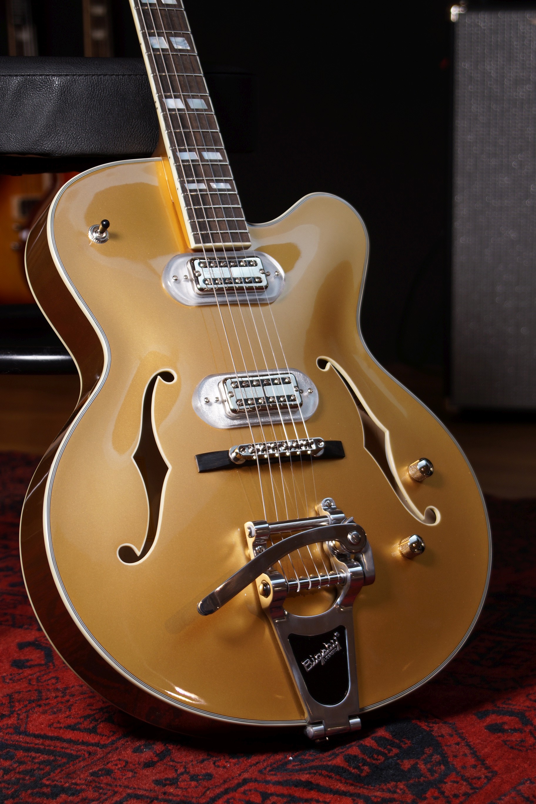 Eastman T-58 GD Archtop mit Bigsby Gold