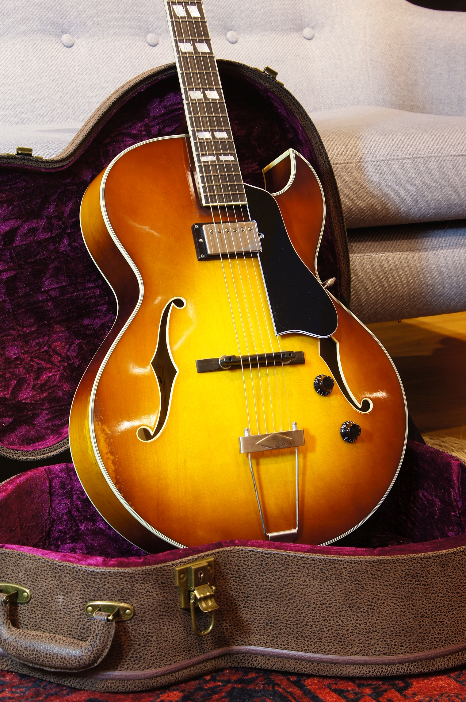 Eastman T49D/V-GB Archtop Goldburst aged