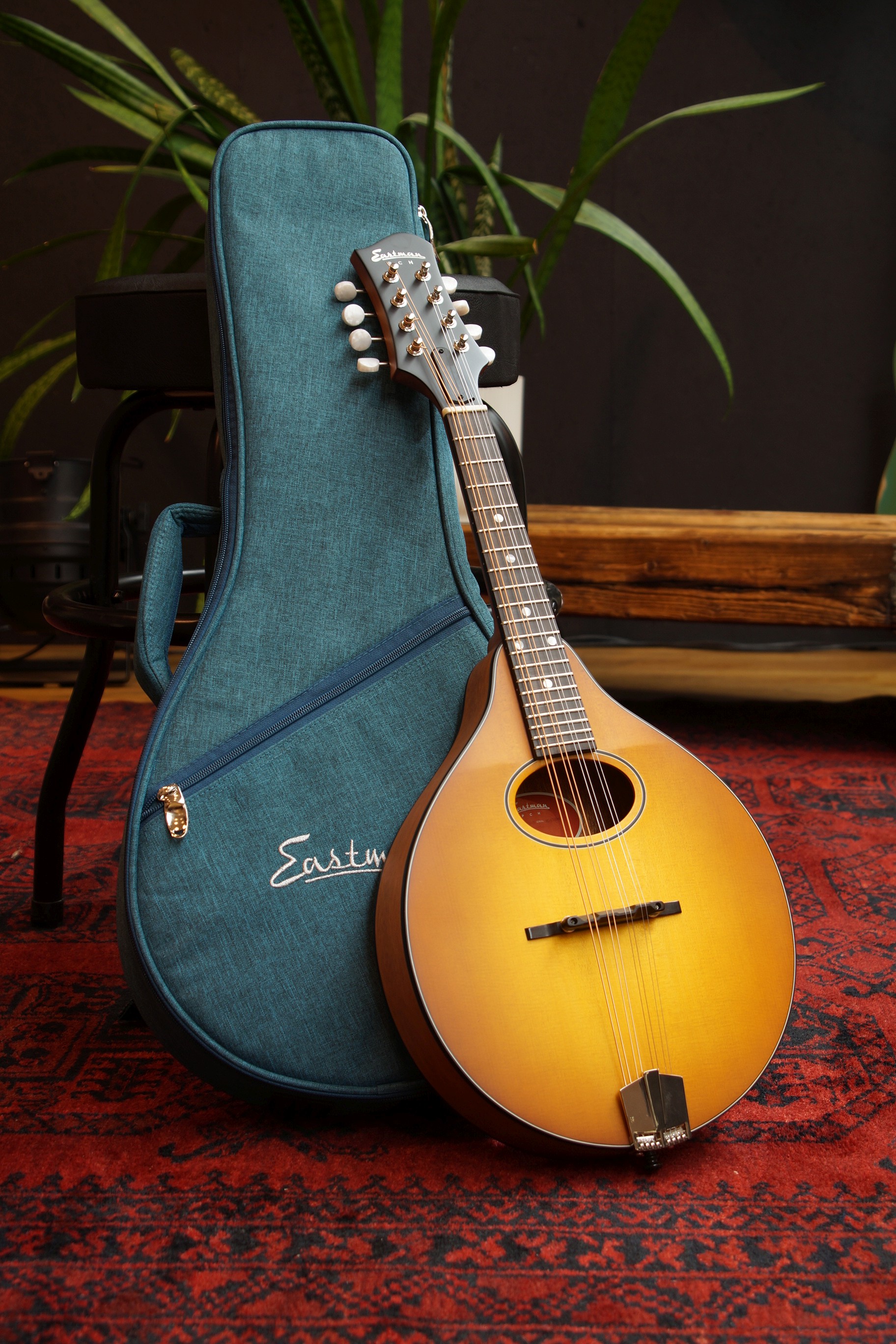 Eastman PCH-M104-GB A-Style Mandoline Gold Burst inklusive Gigbag