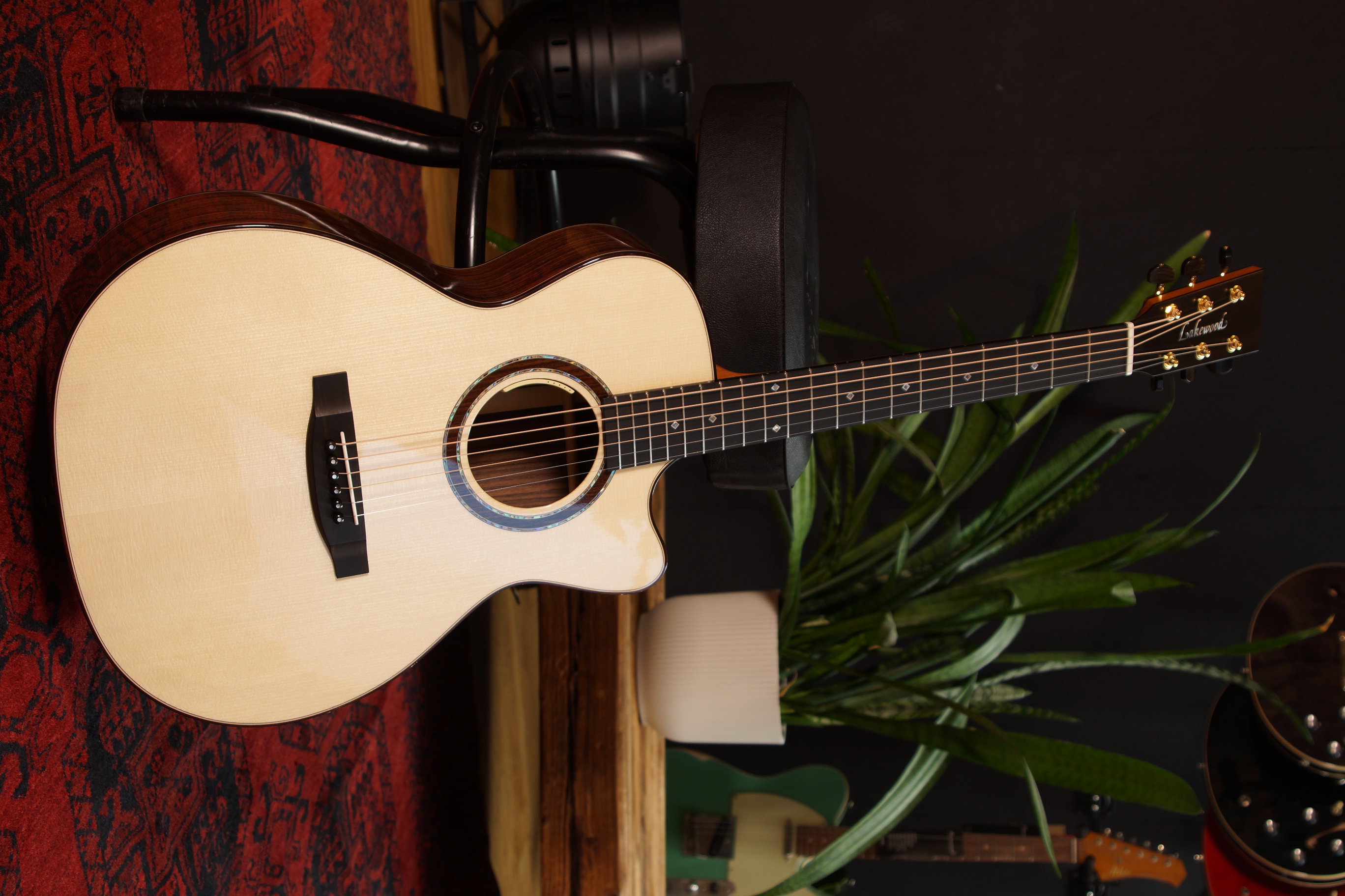 Lakewood M-32 CP Deluxe mit L.R Baggs Anthem Tonabnehmer und BAM Koffer