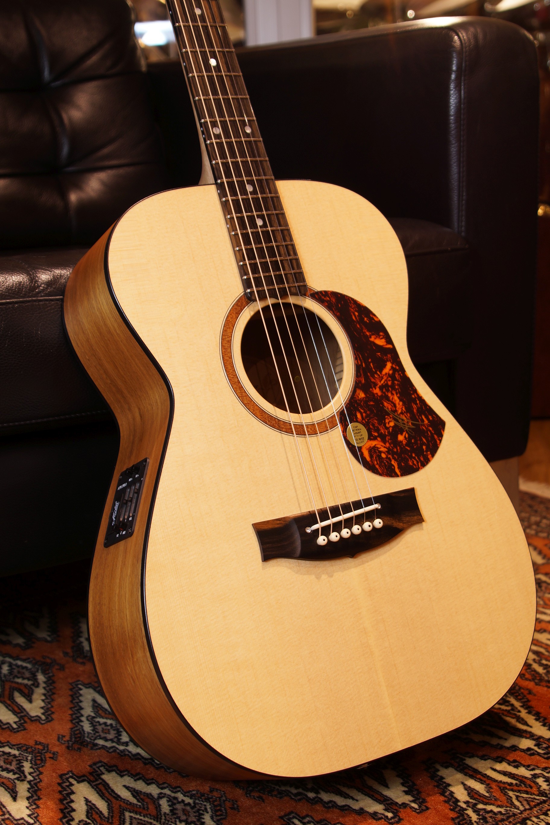 Maton SRS 808 Maton SRS 808