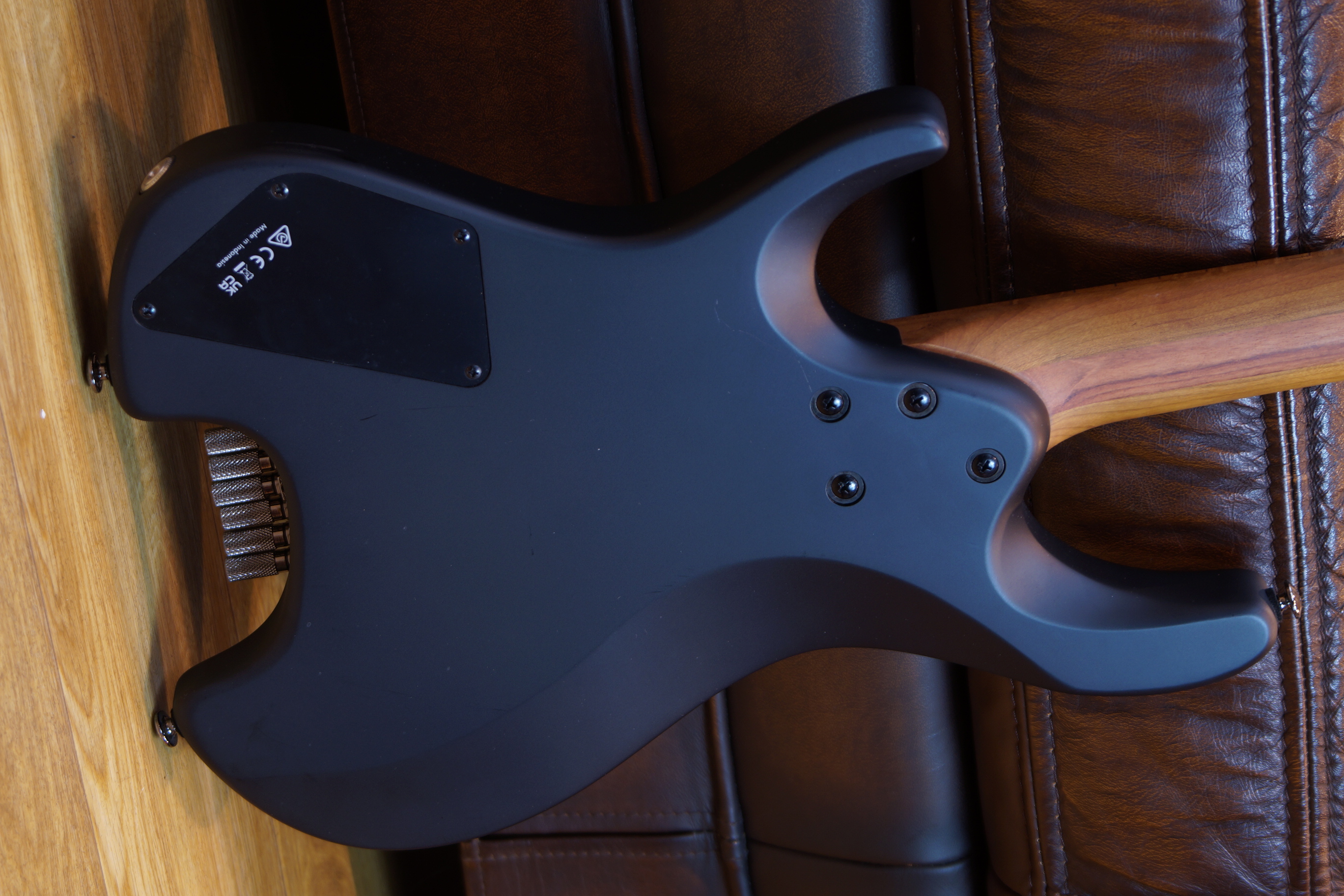 IBANEZ Quest B-Stock 6-String - Black Flat + Gigbag