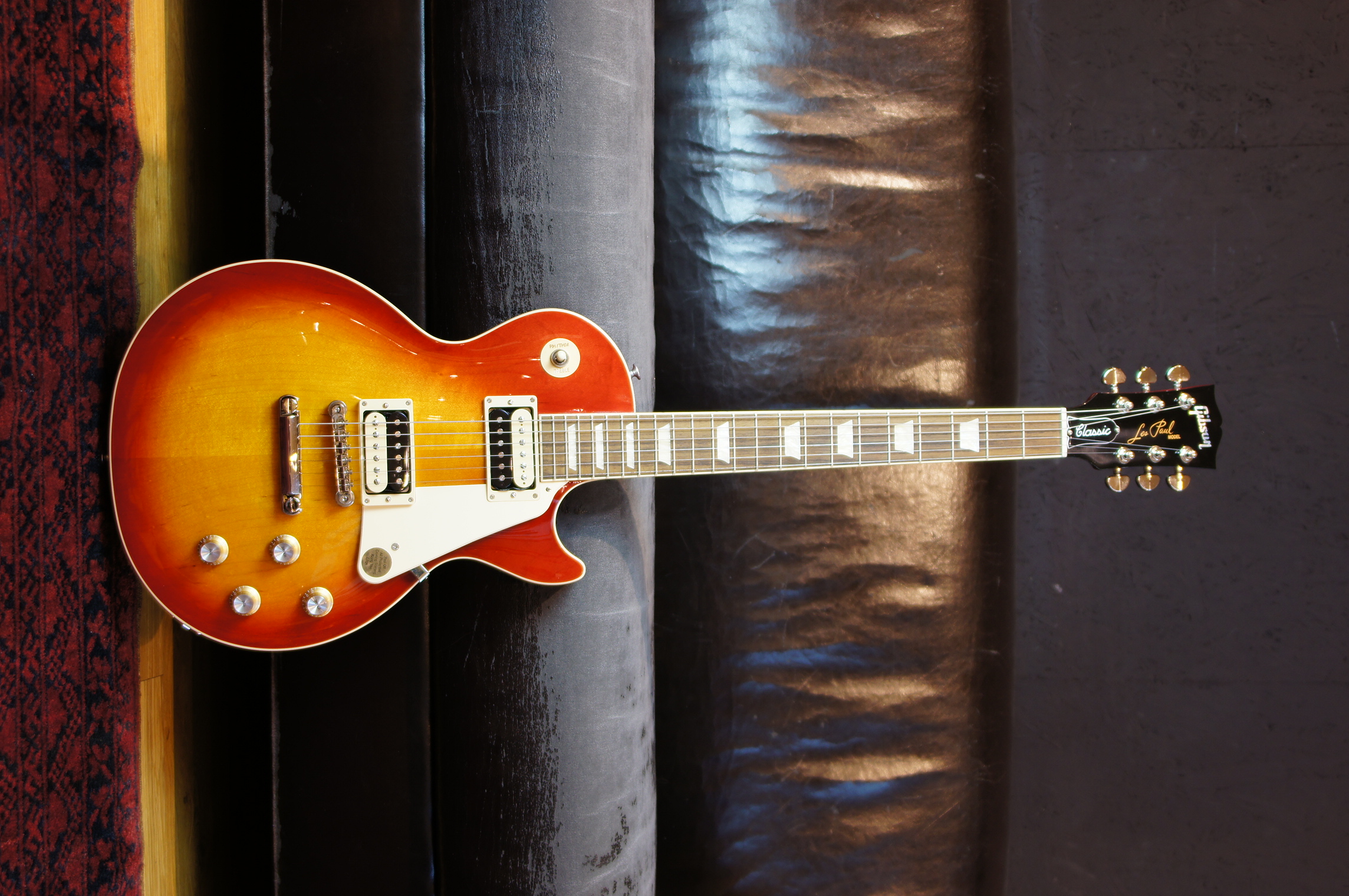 Gibson Les Paul Classic Heritage Cherry Sunburst - HCS