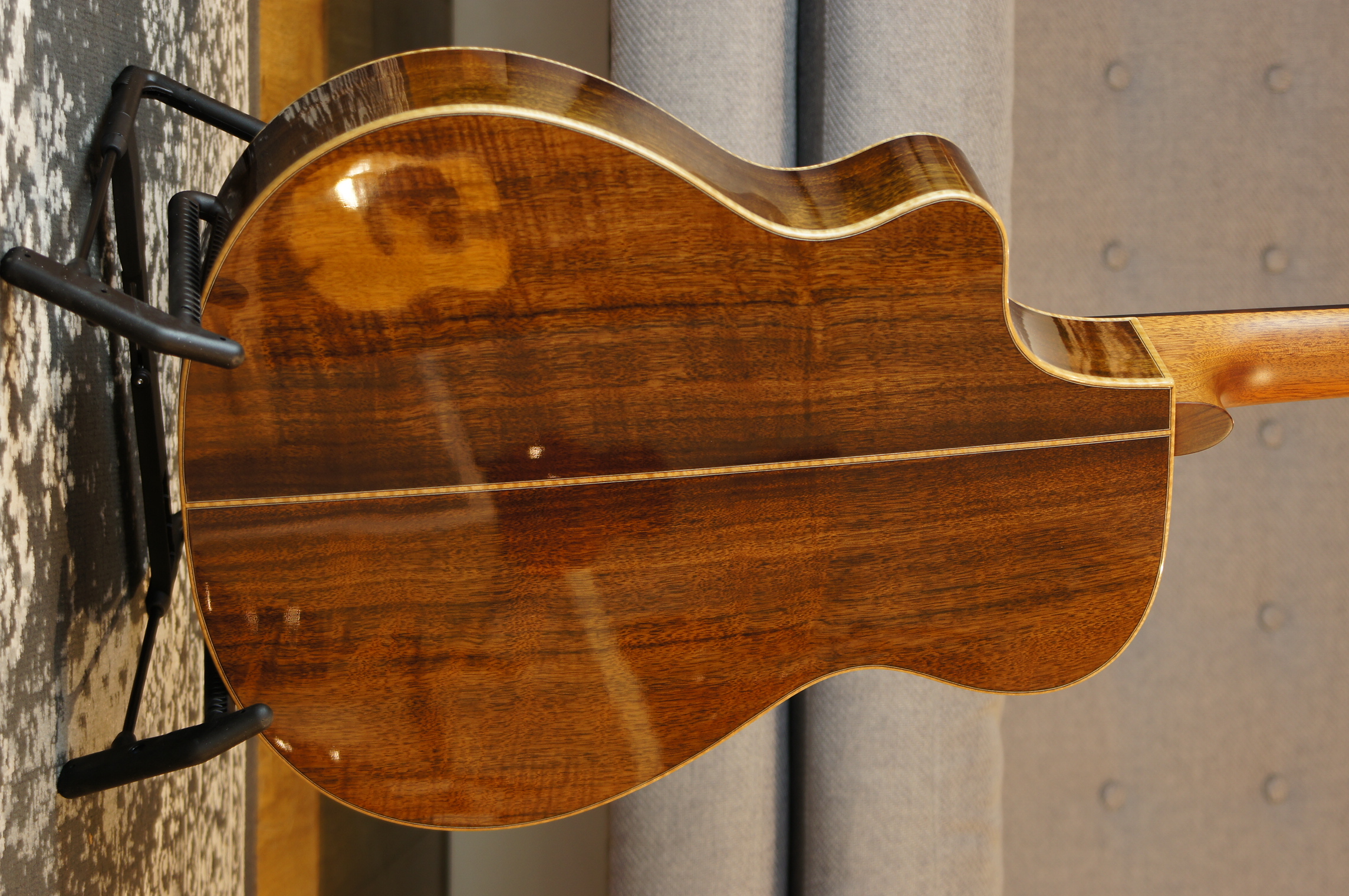 BSG Apro 35 F - Curly Laurel / Fichte mit MISI Trio Air Tonabnehmer