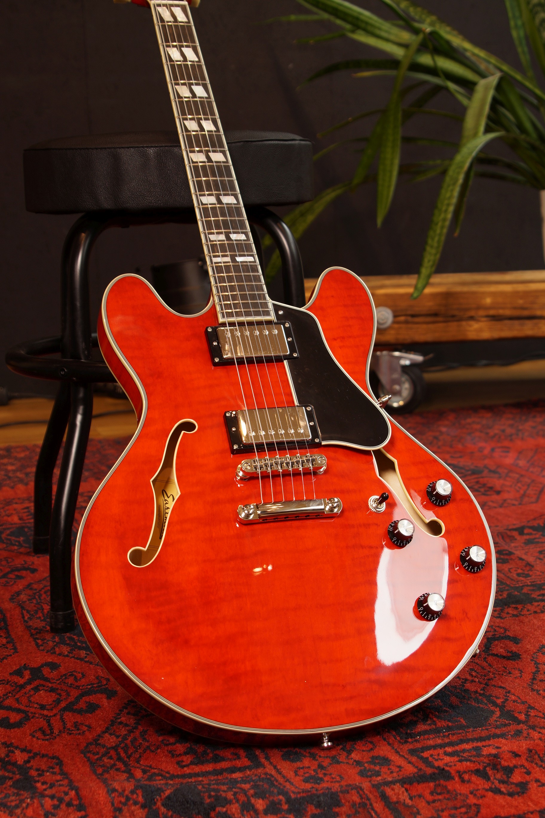 Eastman T486 Cherry Red - inklusive Case