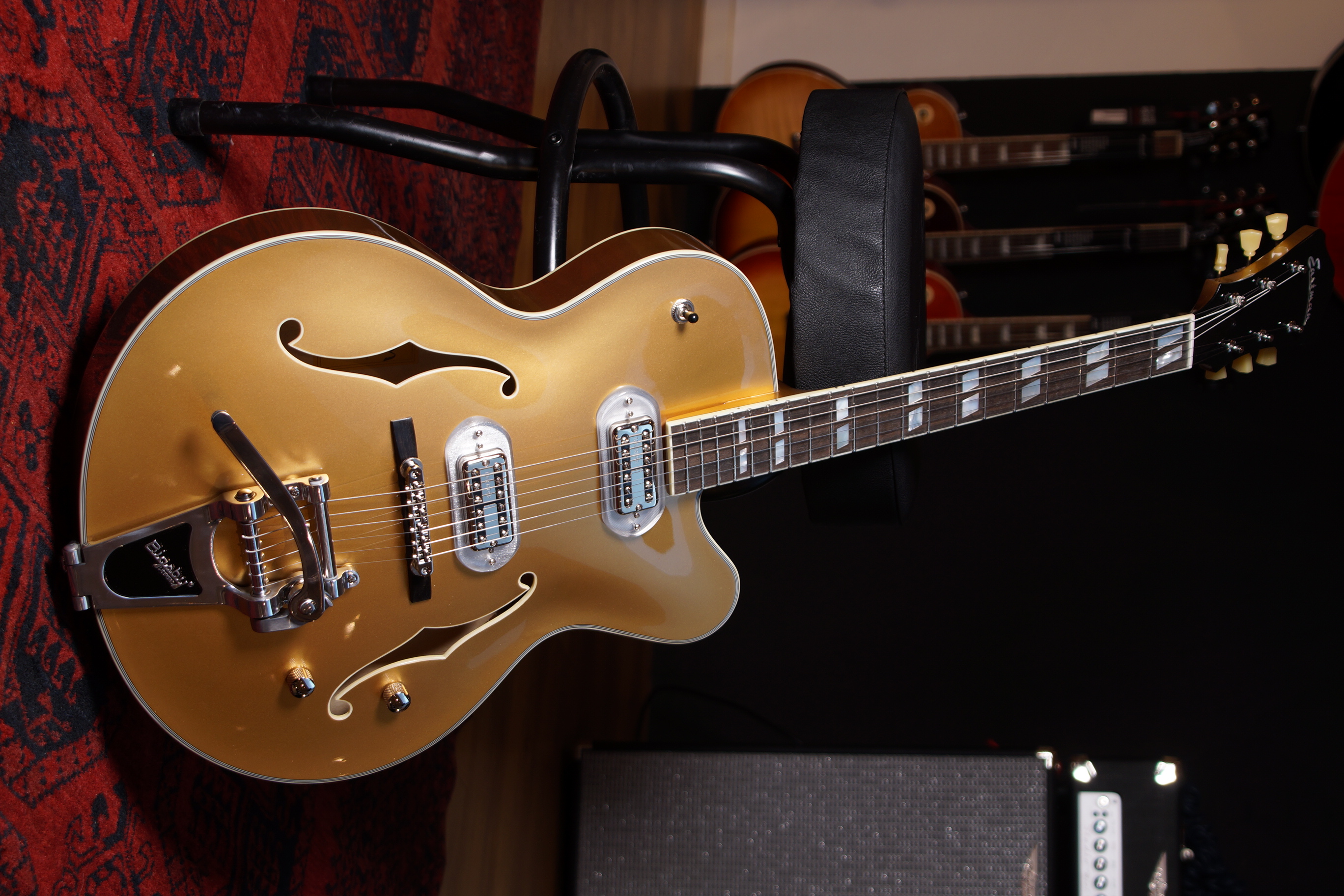 Eastman T-58 GD Archtop mit Bigsby Gold