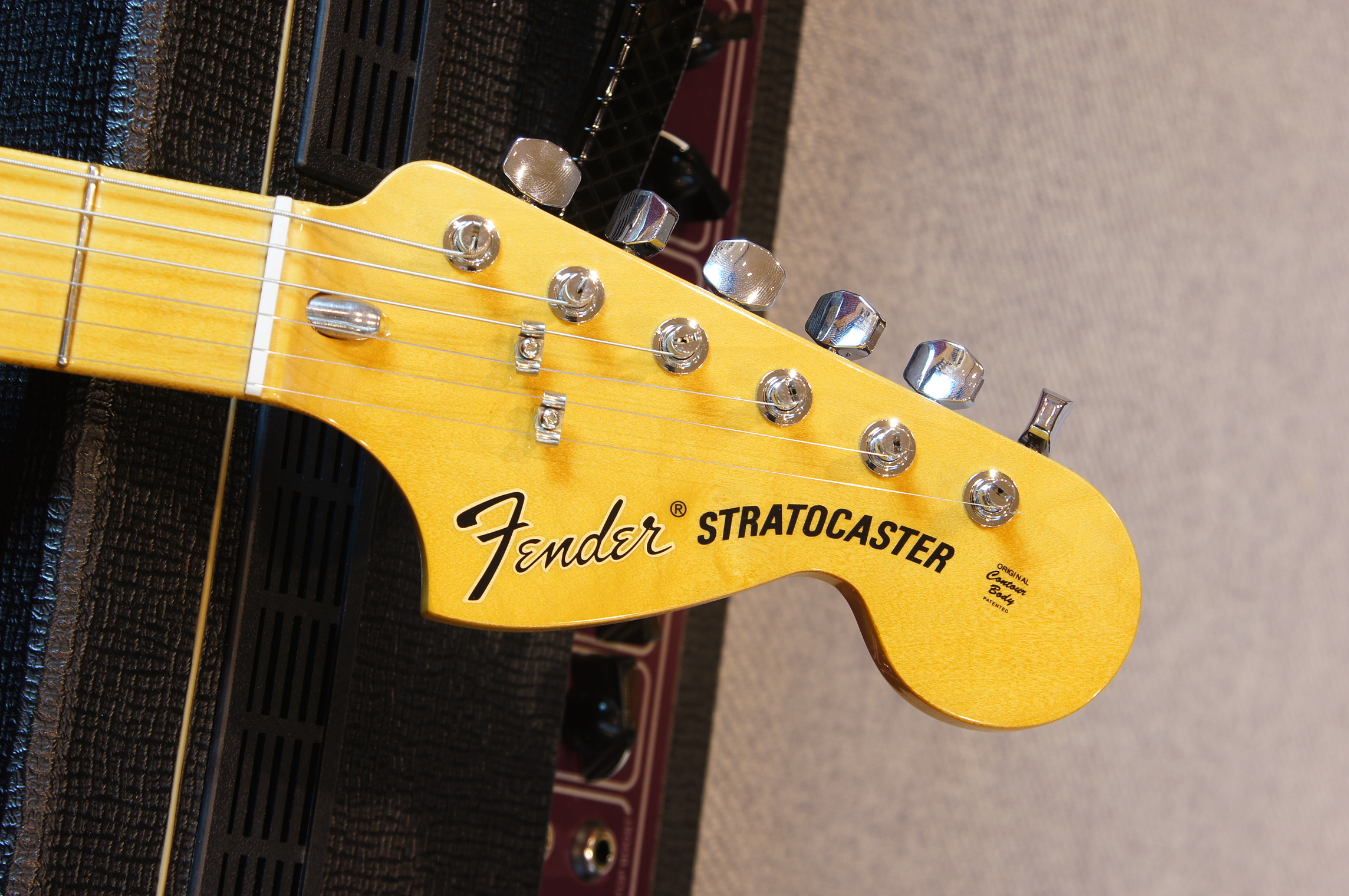 Fender Vintera® II '70s Stratocaster®, Maple Fingerboard, 3-Color Sunburst