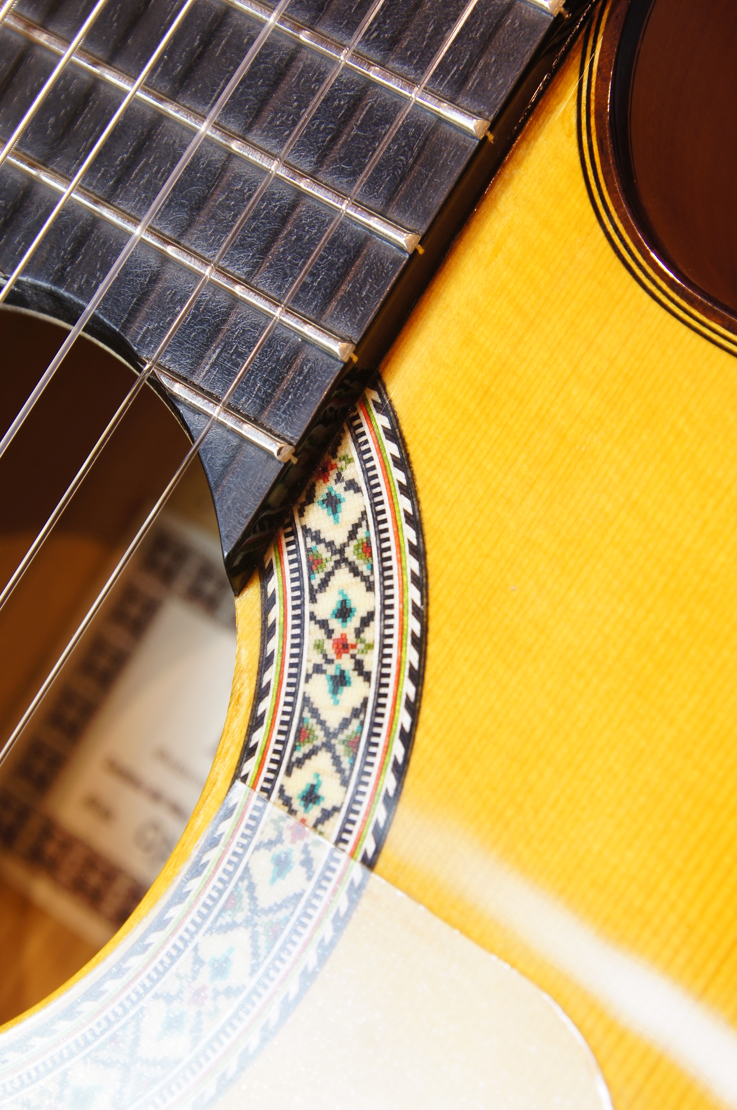 Esteve 9F SP Zypresse Flamenco Cutaway Sondermodell