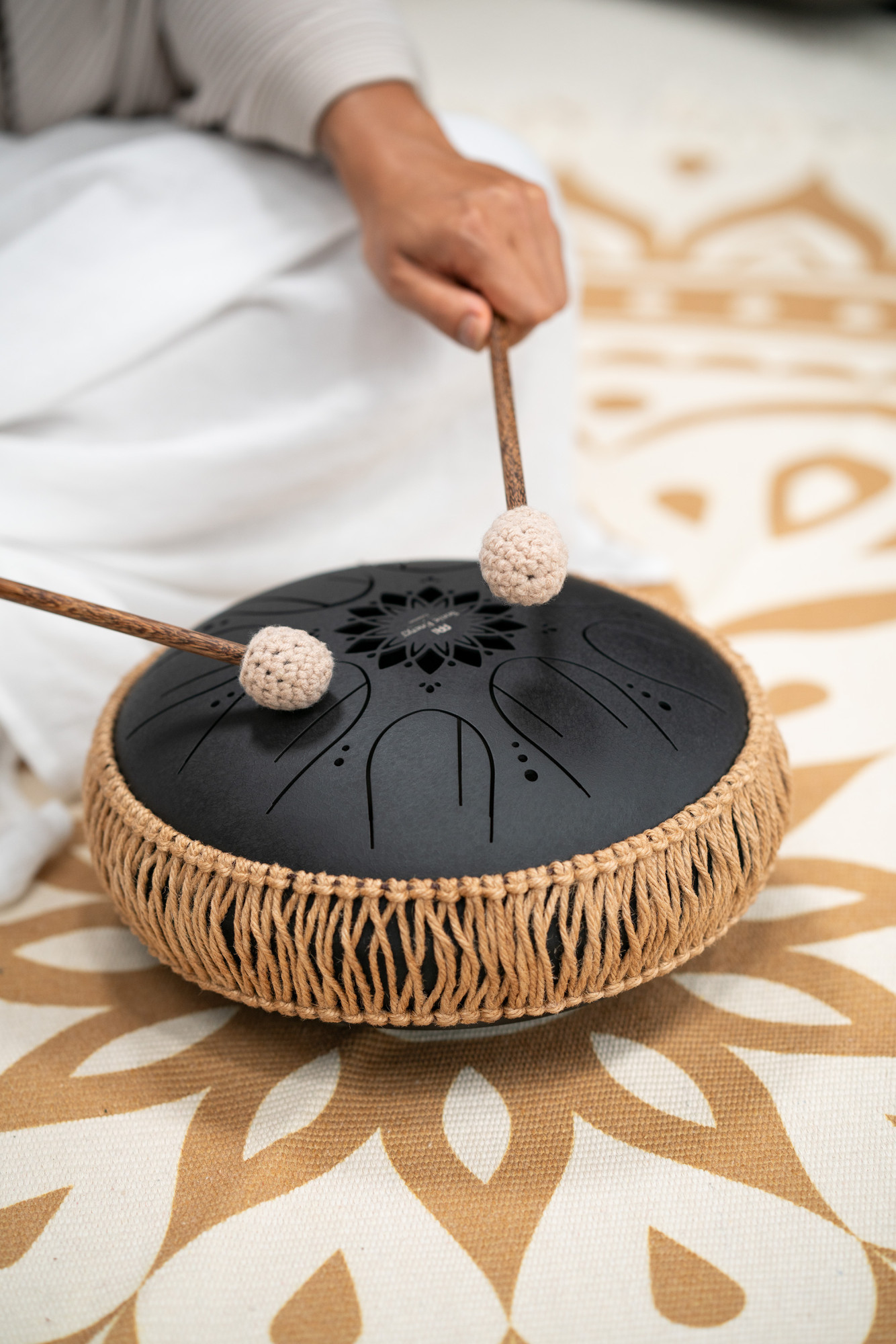 MEINL Sonic Energy Medium Octave Steel Tongue Drum, Schwarz, H Moll (432 Hz), 8 Töne, 10" / 25 cm