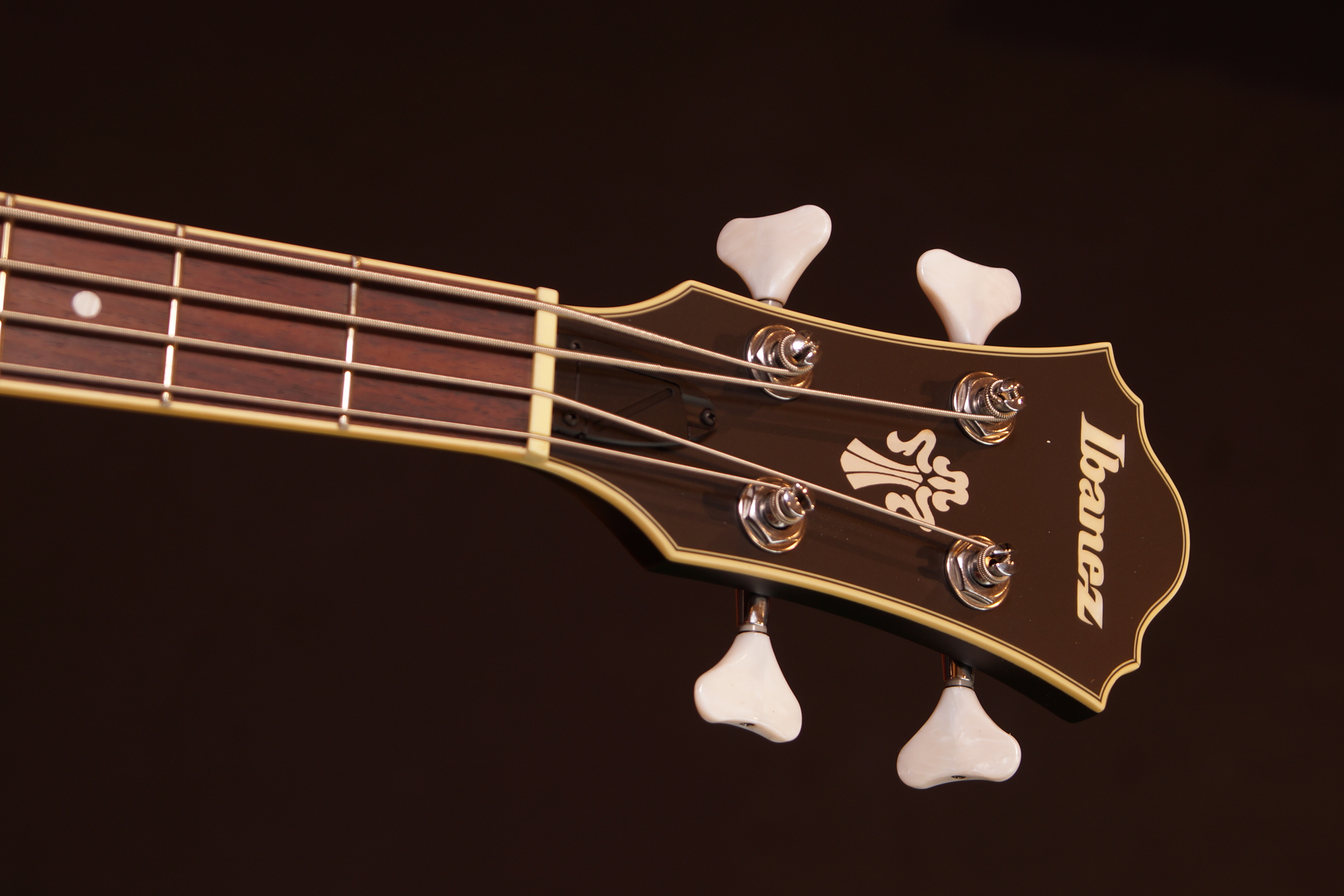IBANEZ Artcore 4-Str Black Flat Semi Hollow Body
