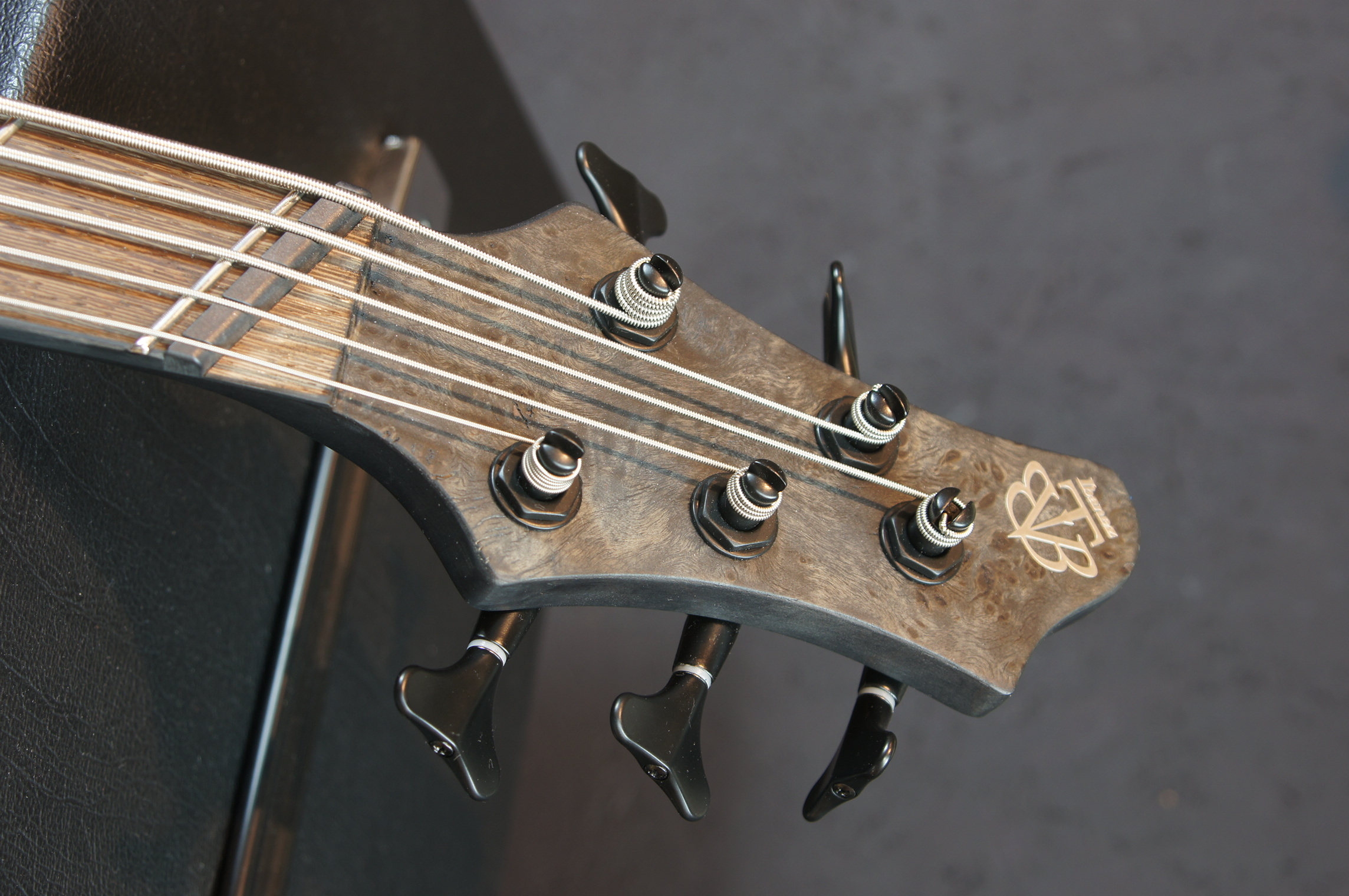 IBANEZ BTB 5-Str Transparent Gray Flat Multi Scale, incl. Case - B-Stock