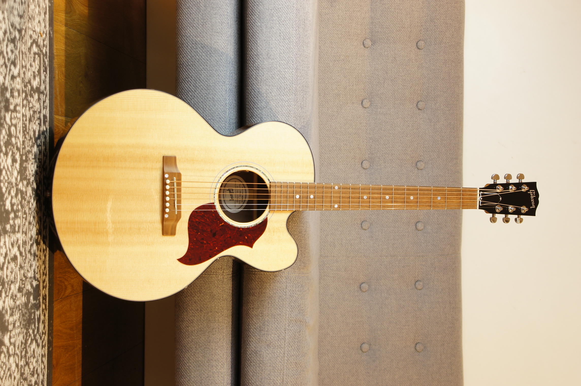 Gibson J-185 EC Modern Walnut Antique Natural