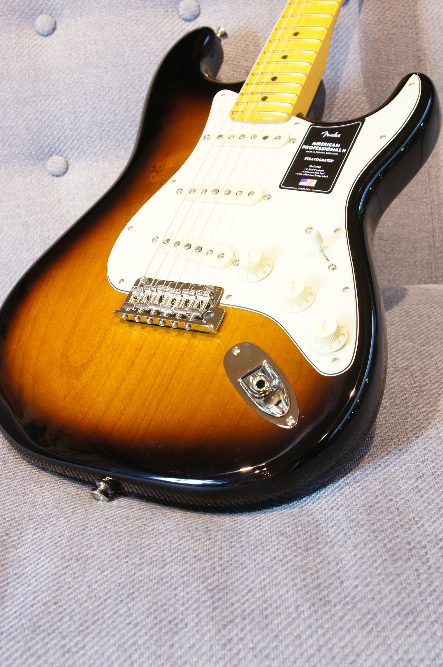 Fender American Professional II Stratocaster®, Anniversary 2-Color MN