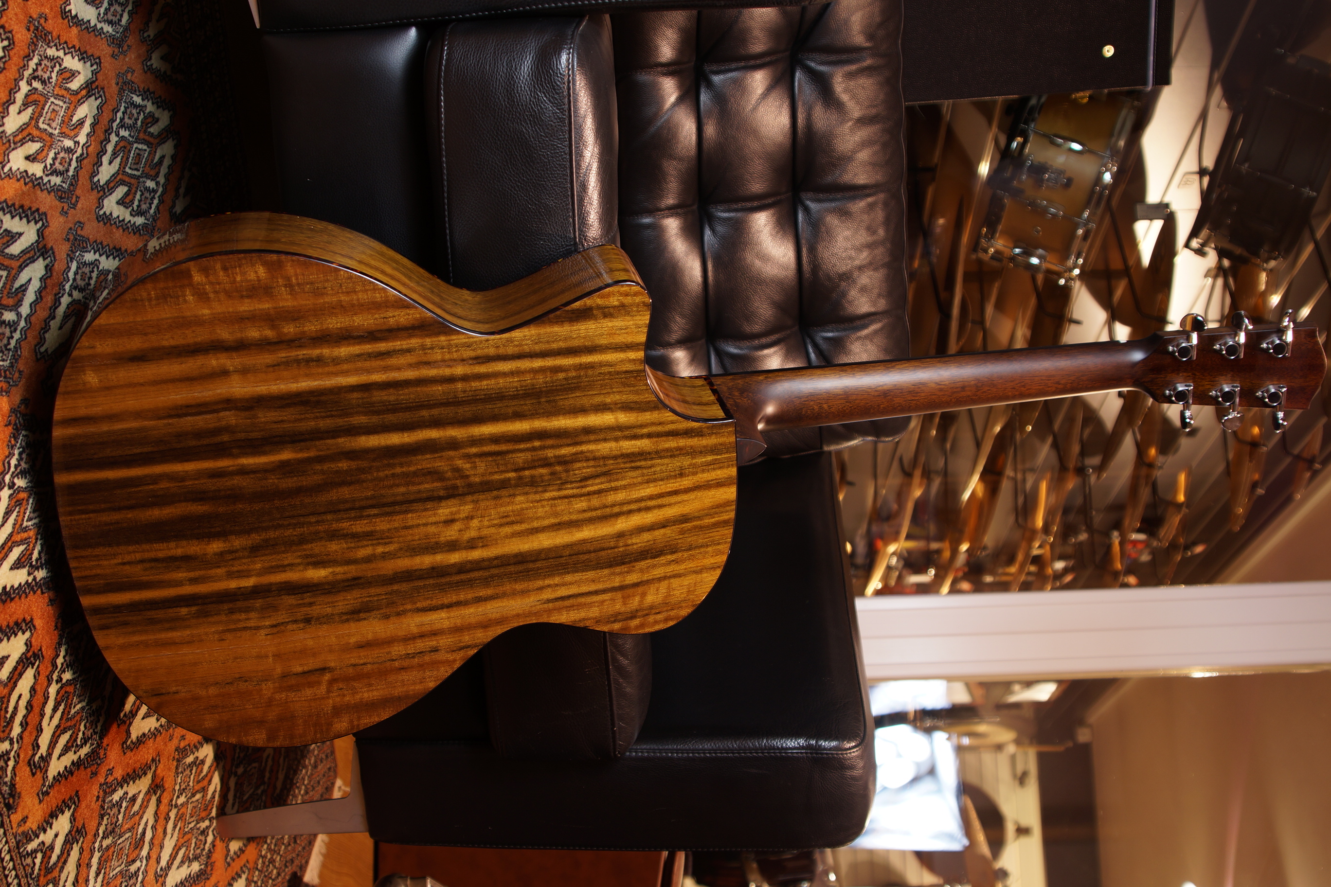 Eastman AC222CE Deluxe Goldburst mit Tonabnehmer und Gigbag