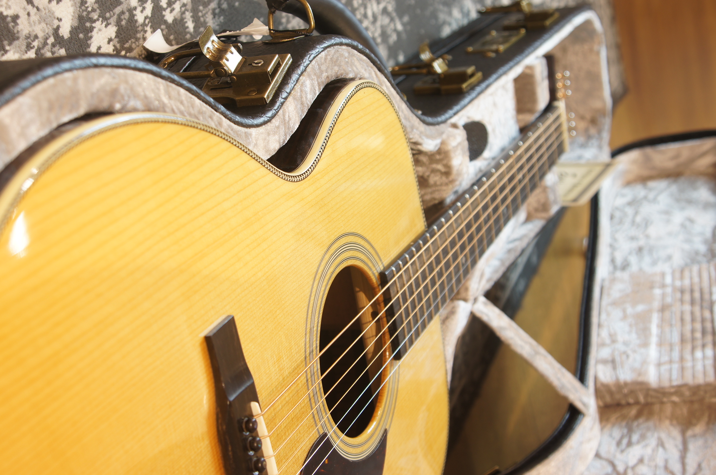 Eastman E20OM-TC Thermo Cure mit Koffer