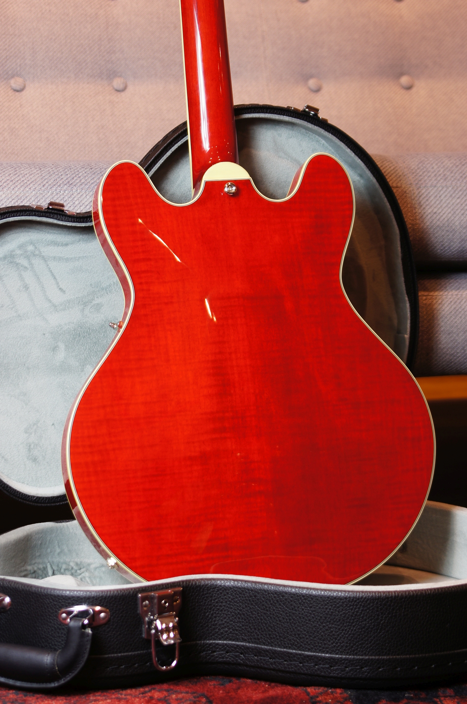 Eastman T486 Cherry Red - inklusive Case