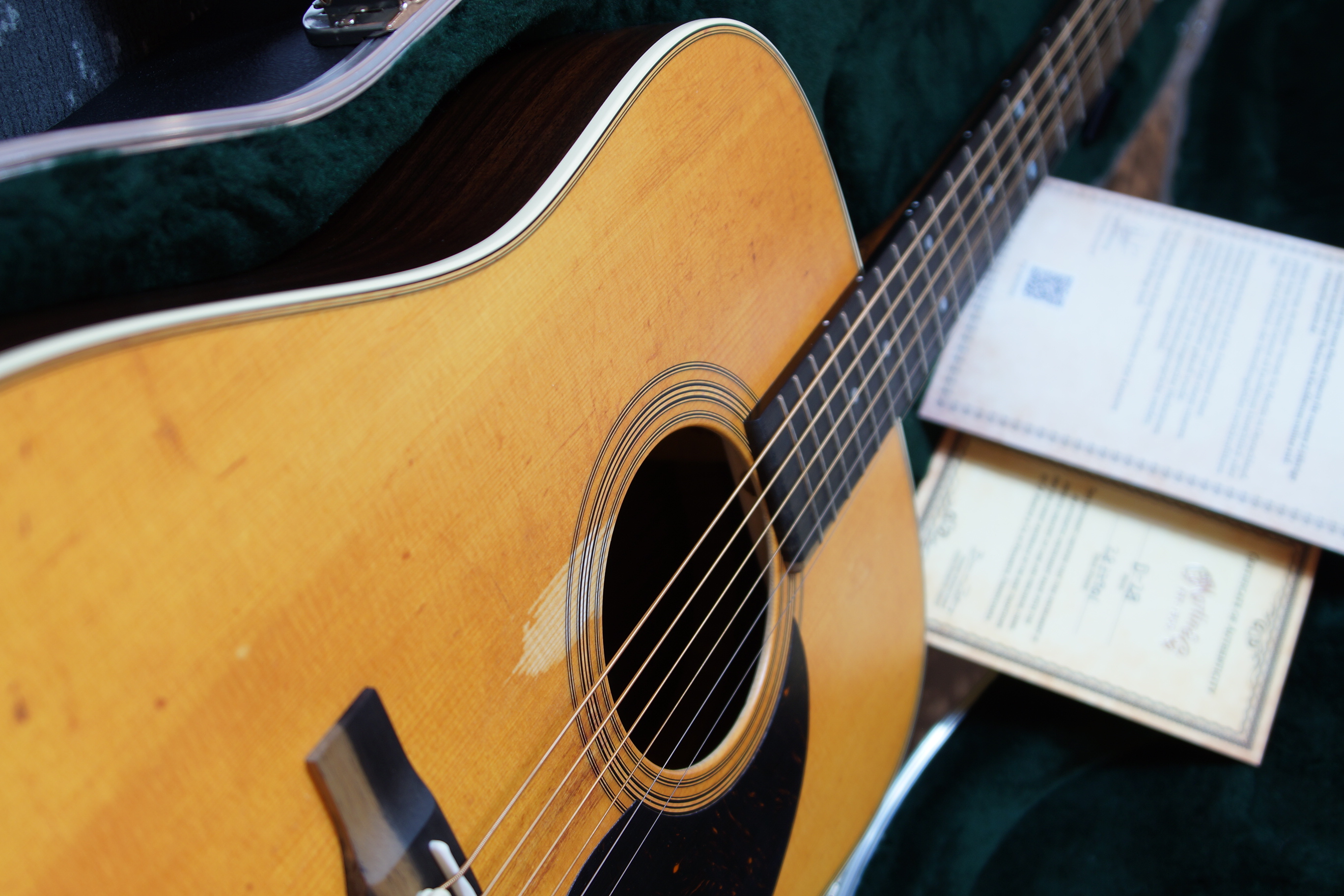 Martin D-28 Street Legend