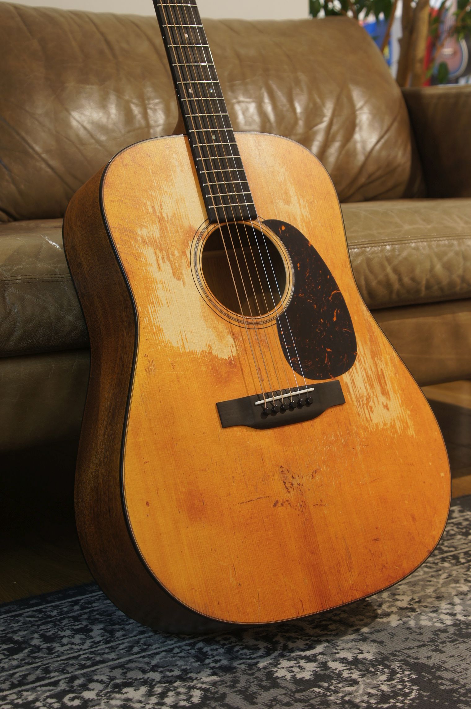 Martin D-18 Street Legend