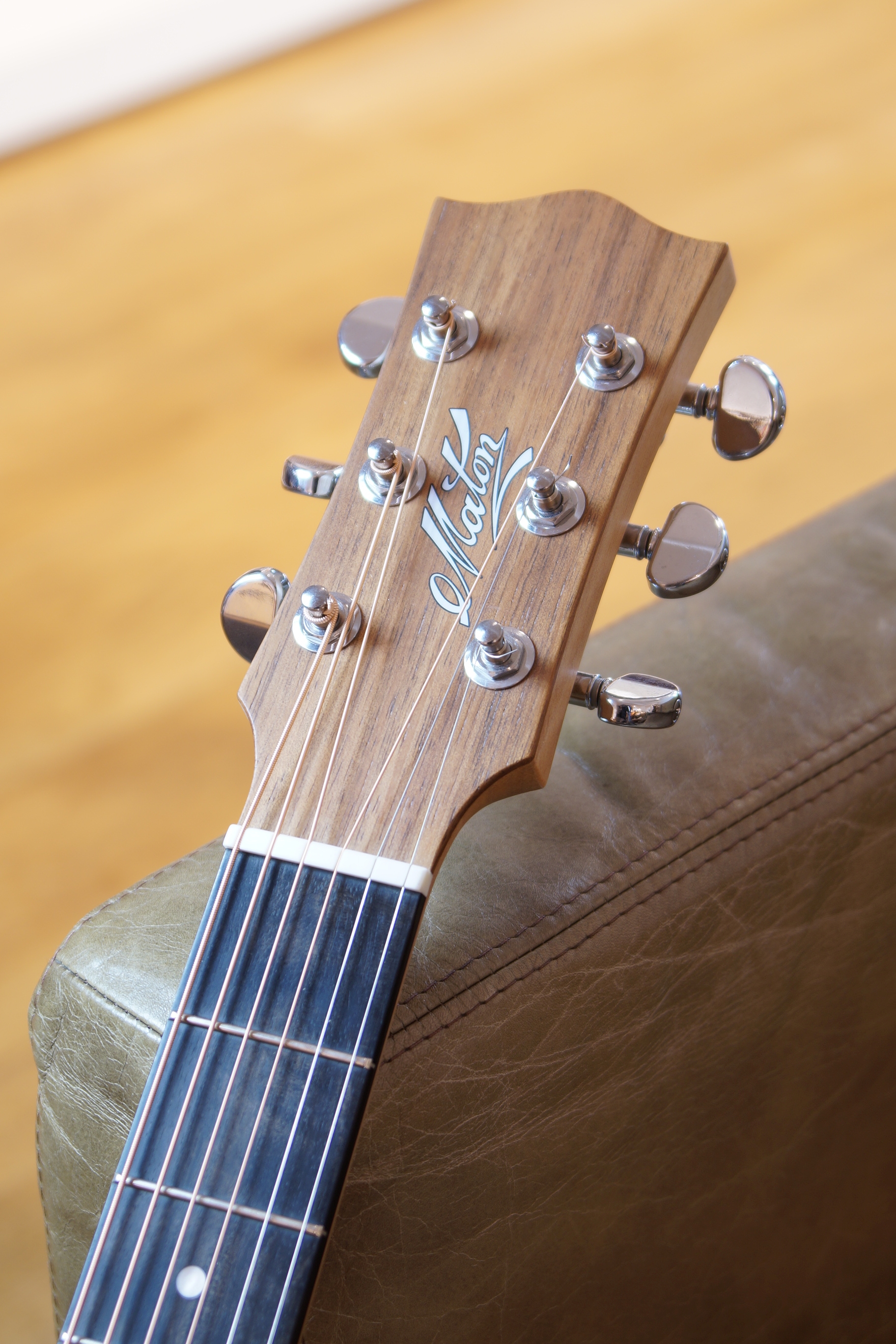 Maton EBW 808