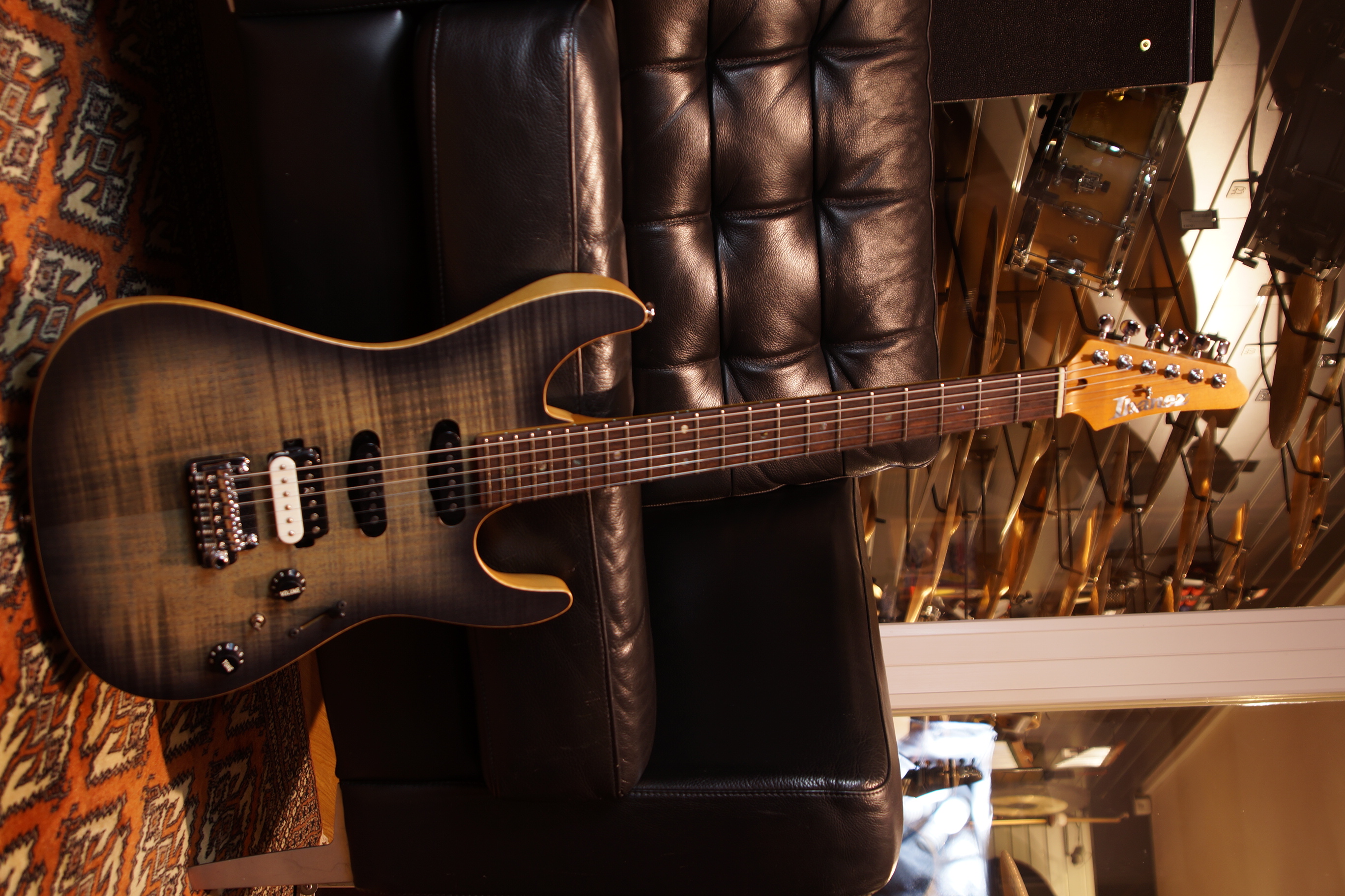 IBANEZ Tom Quayle Signature Charcoal Black Burst Flat B- Stock inkl. Koffer