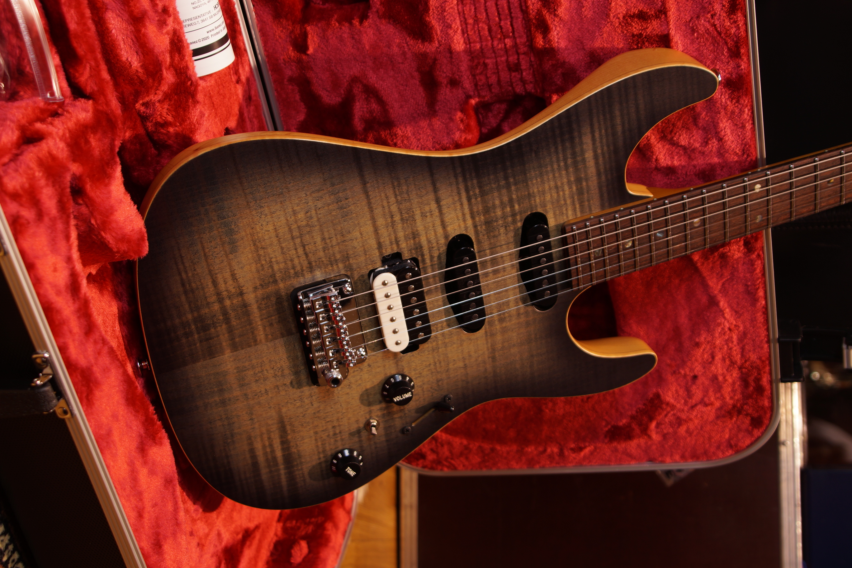 IBANEZ Tom Quayle Signature Charcoal Black Burst Flat B- Stock inkl. Koffer