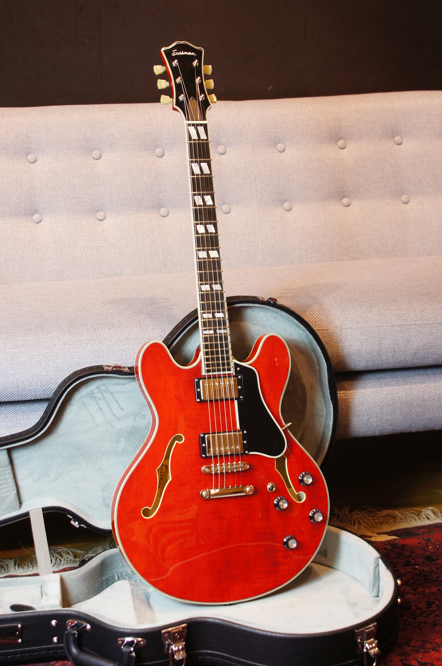 Eastman T486 Cherry Red - inklusive Case