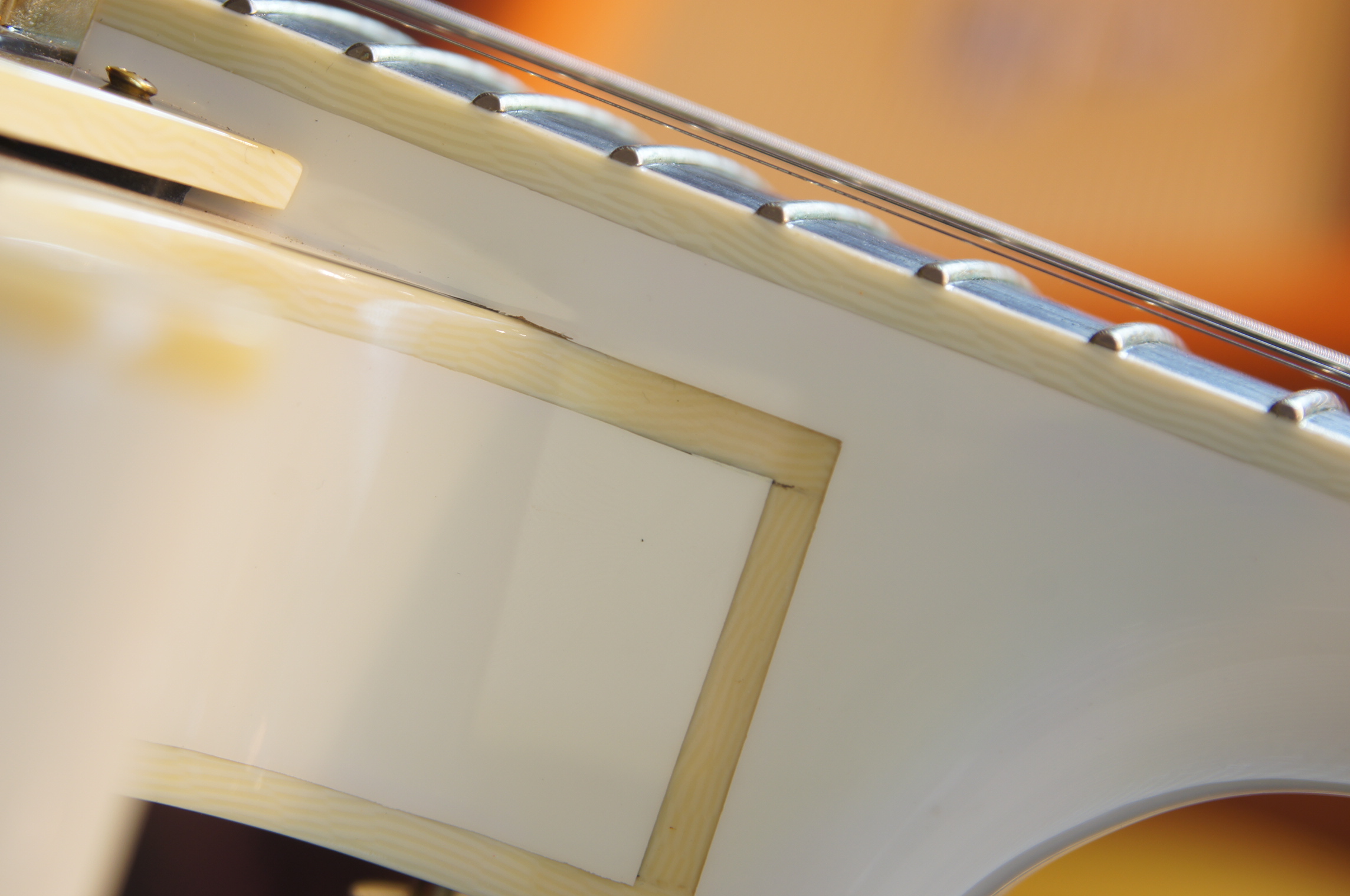 IBANEZ Artcore Expressionist AM Hollowbody Gitarre 6-String - Ivory